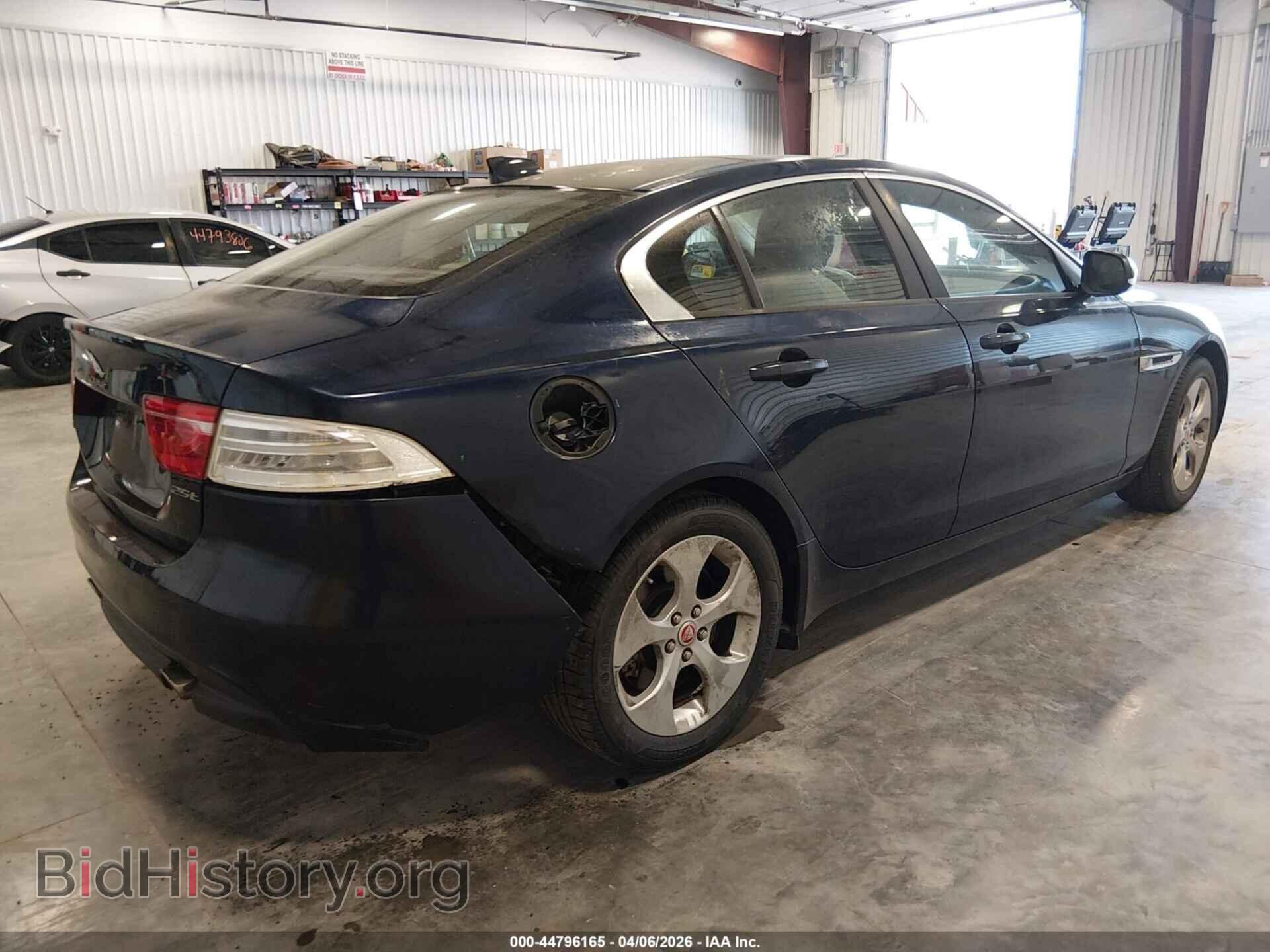 2017 JAGUAR XE - VIN: SAJAR4BG4HA976477 - Фото 4