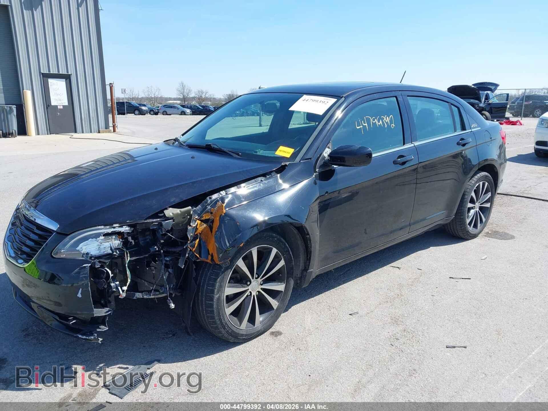 2014 CHRYSLER 200 - VIN: 1C3CCBBGXEN198529 - Фото 2