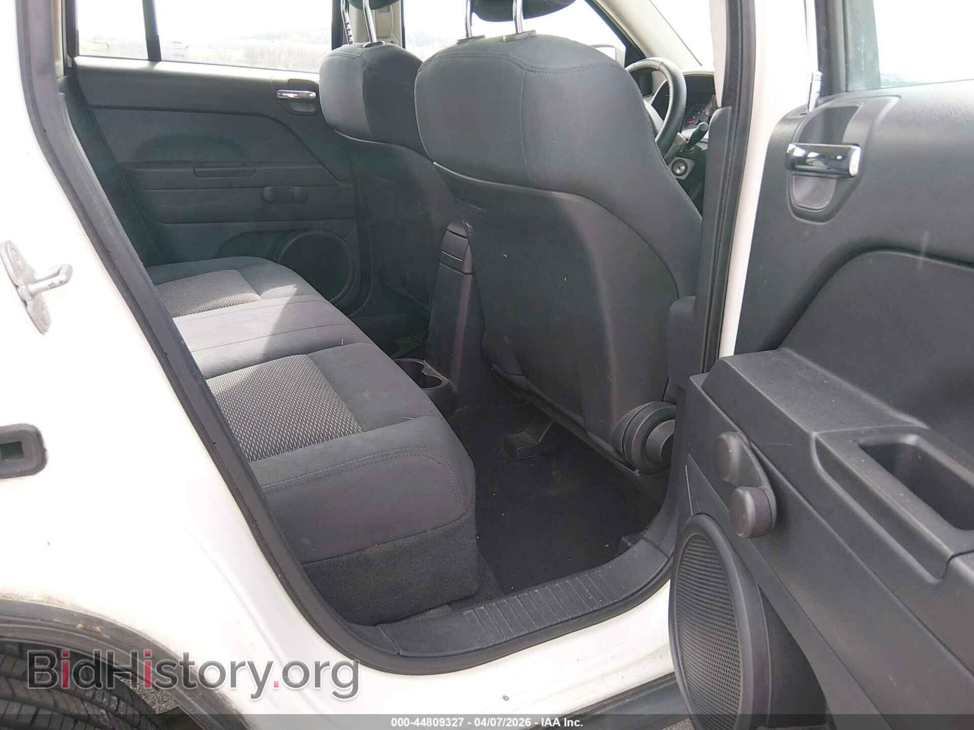 2010 JEEP COMPASS - VIN: 1J4NT4FB2AD558336 - Фото 8