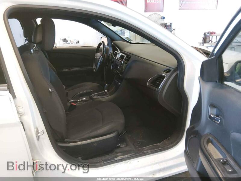 2014 Chrysler 200 (VIN 1C3CCBBG7EN108205) — фото 5 из 17