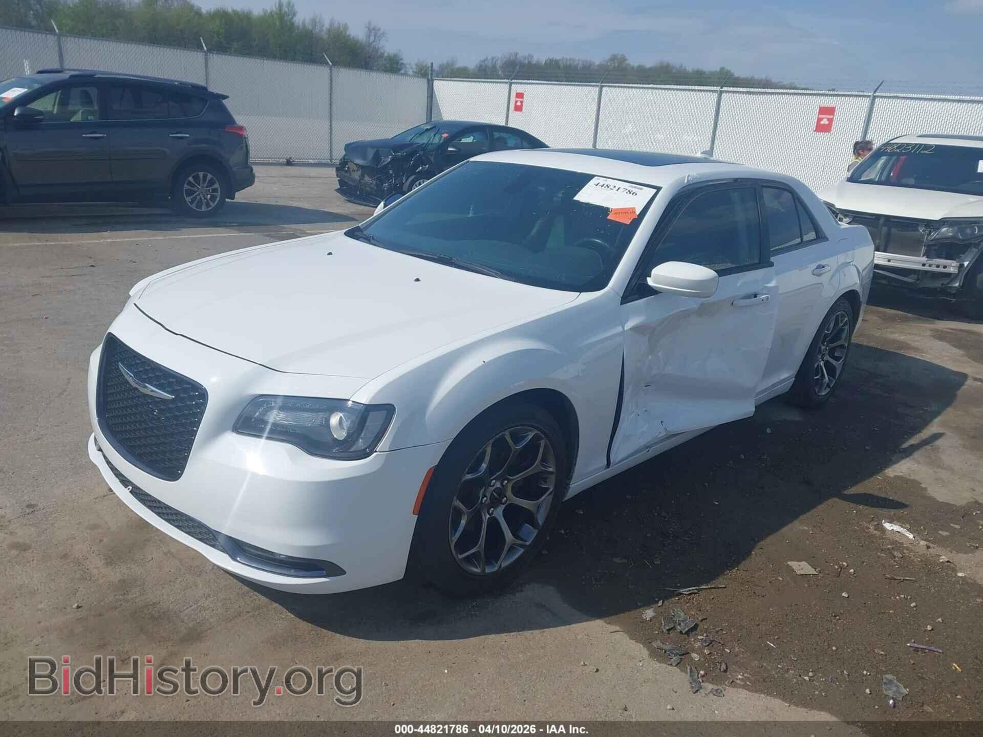 2015 CHRYSLER 300 - VIN: 2C3CCABG2FH903781 - Фото 2
