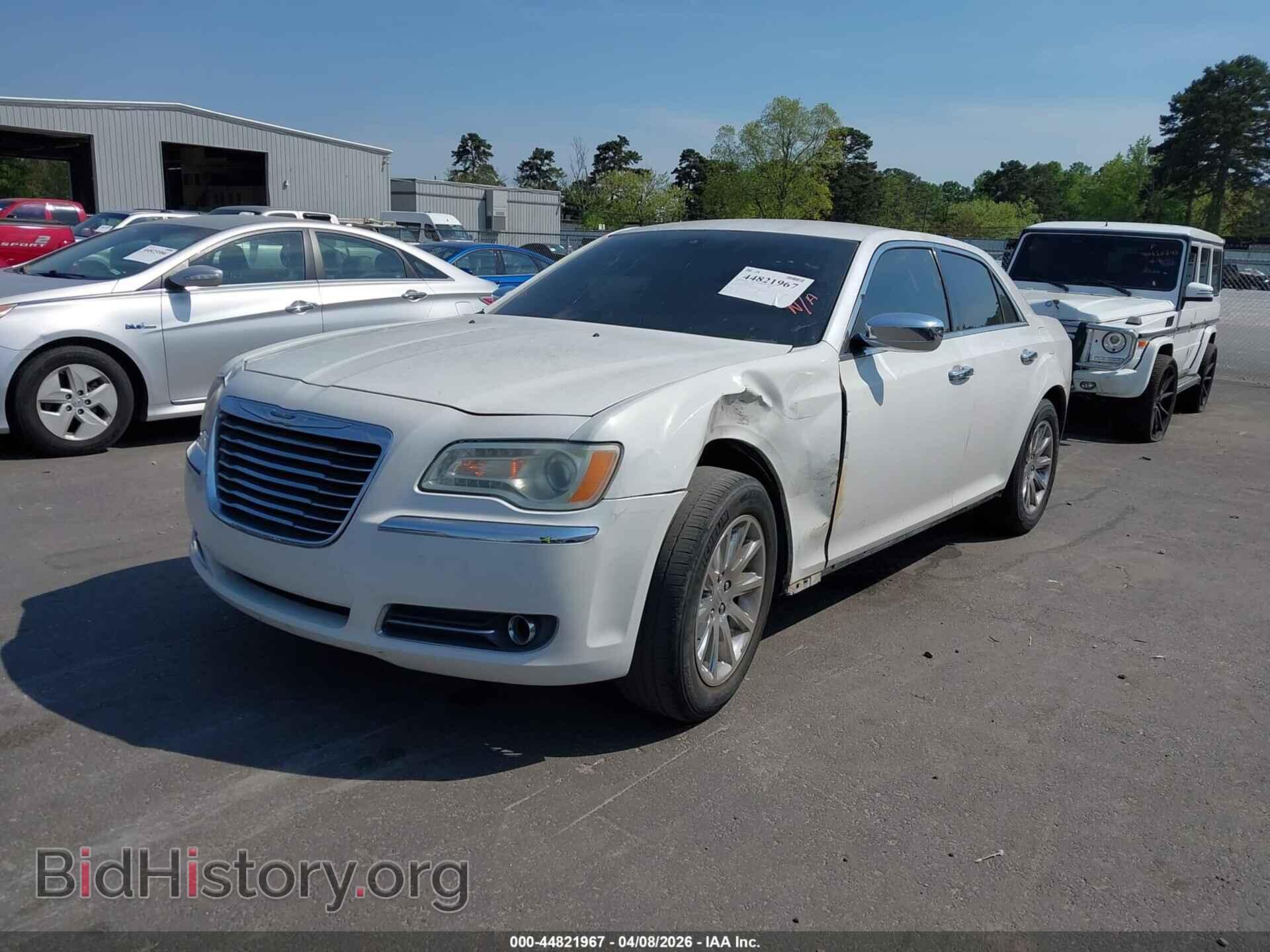 2011 CHRYSLER 300 - VIN: 2C3CA5CG2BH529730 - Фото 2