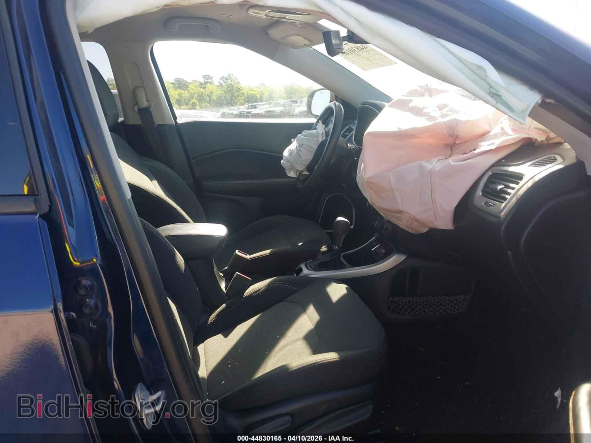 2019 JEEP COMPASS - VIN: 3C4NJCAB8KT614109 - Фото 5