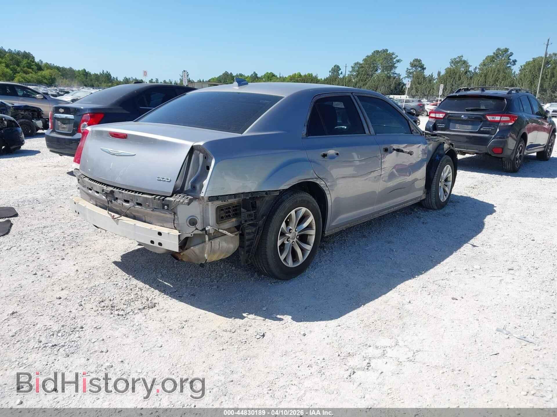 2015 CHRYSLER 300 - VIN: 2C3CCAAG6FH749092 - Фото 4