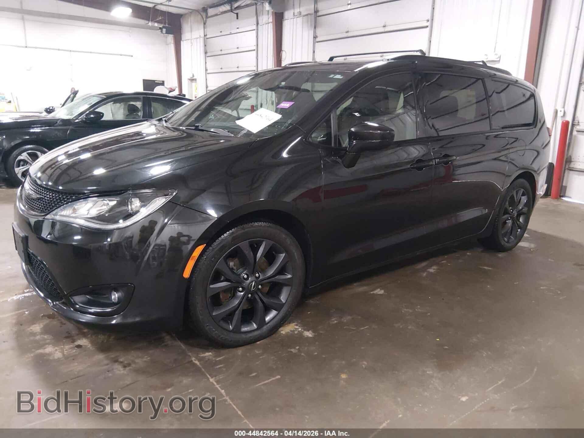 2018 CHRYSLER PACIFICA - VIN: 2C4RC1EG7JR168252 - Photo 2