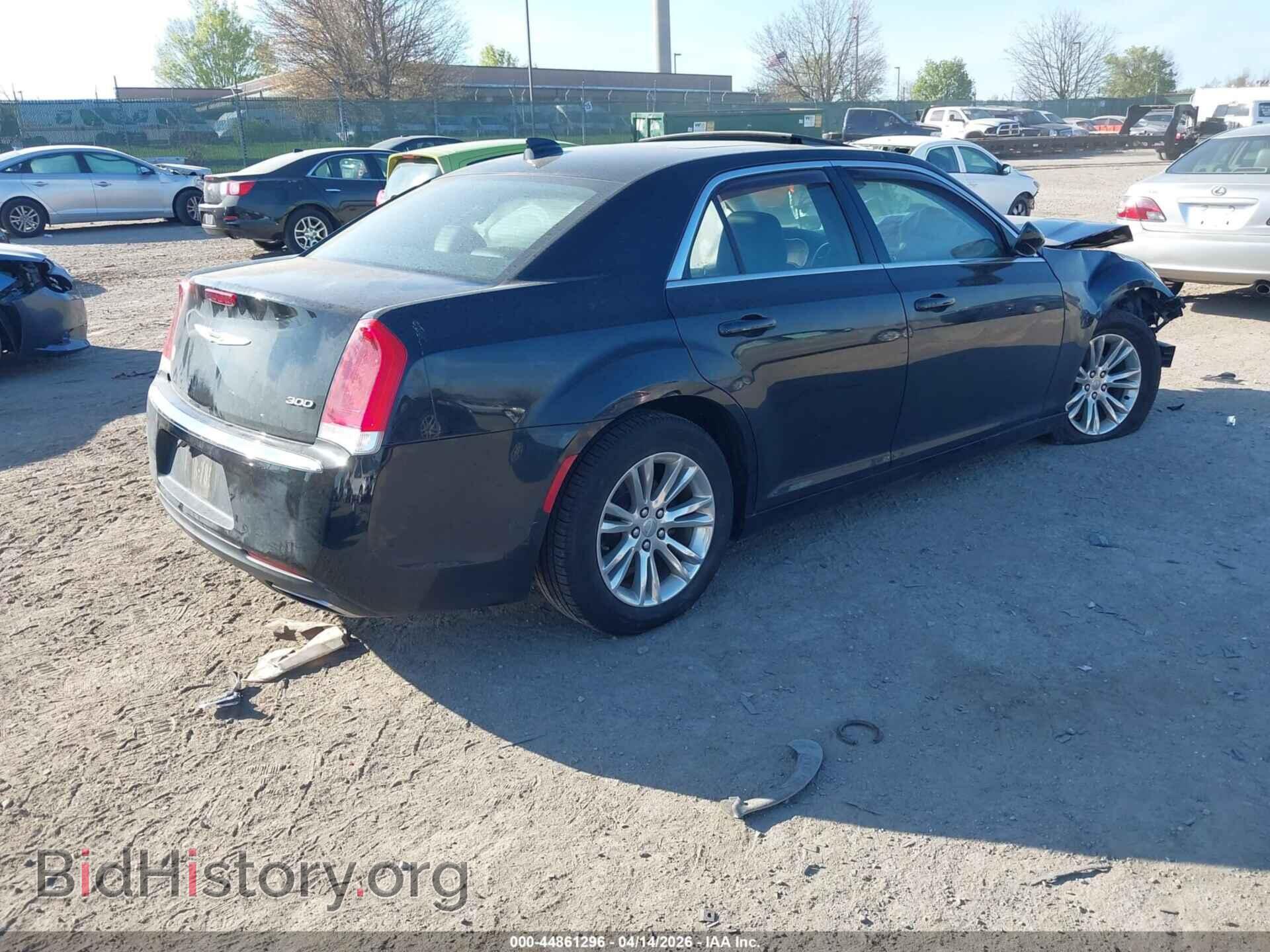 2019 CHRYSLER 300 - VIN: 2C3CCAAG8KH675992 - Фото 4