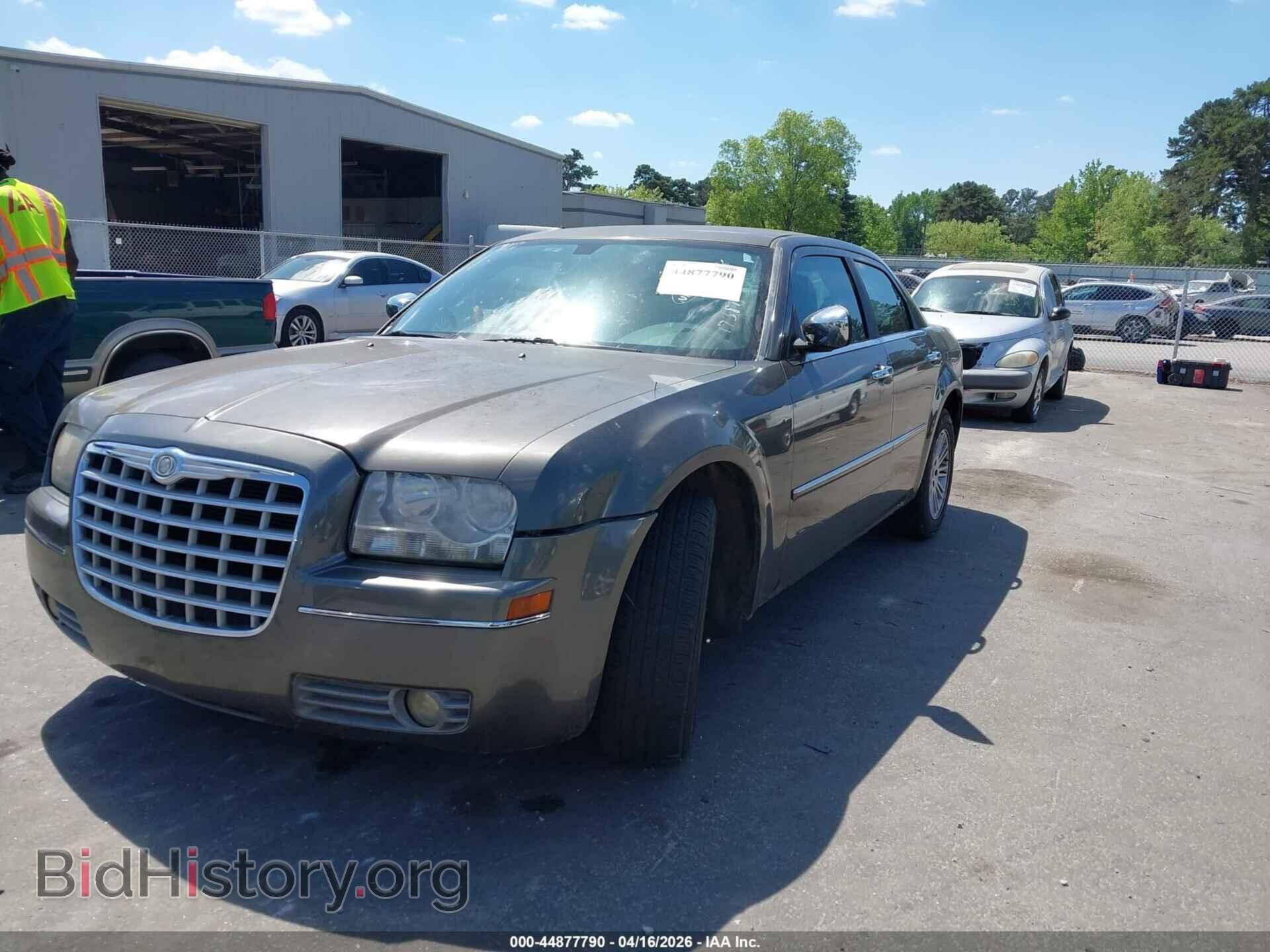 2010 CHRYSLER 300 - VIN: 2C3CA4CD9AH173811 - Фото 2