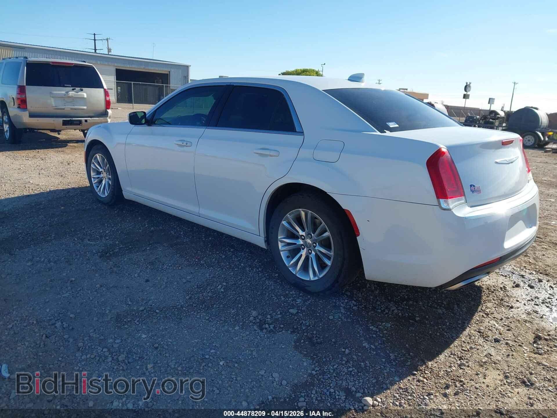 2019 CHRYSLER 300 - VIN: 2C3CCAAG2KH715659 - Фото 3
