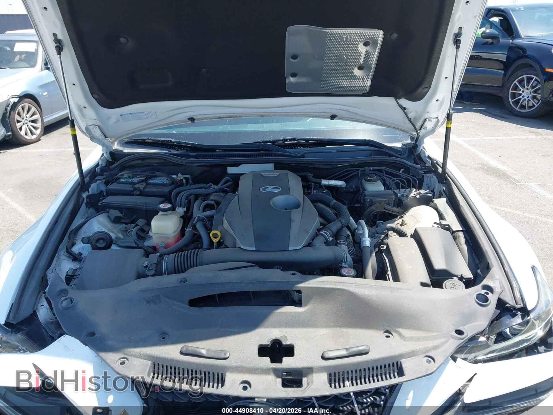 2017 LEXUS IS 200T - VIN: JTHBA1D24H5052638 - Фото 10