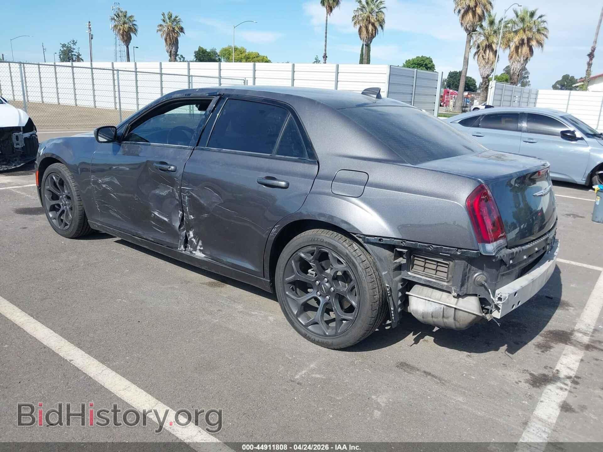2019 CHRYSLER 300 - VIN: 2C3CCABG3KH682847 - Фото 3