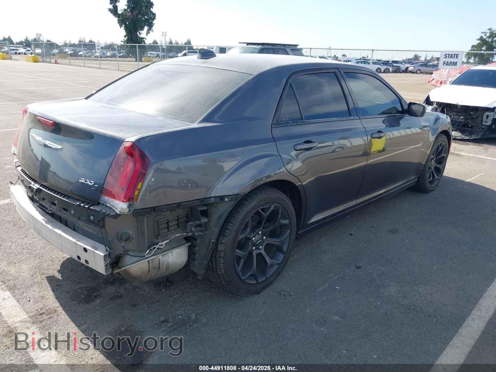 2019 CHRYSLER 300 - VIN: 2C3CCABG3KH682847 - Фото 4
