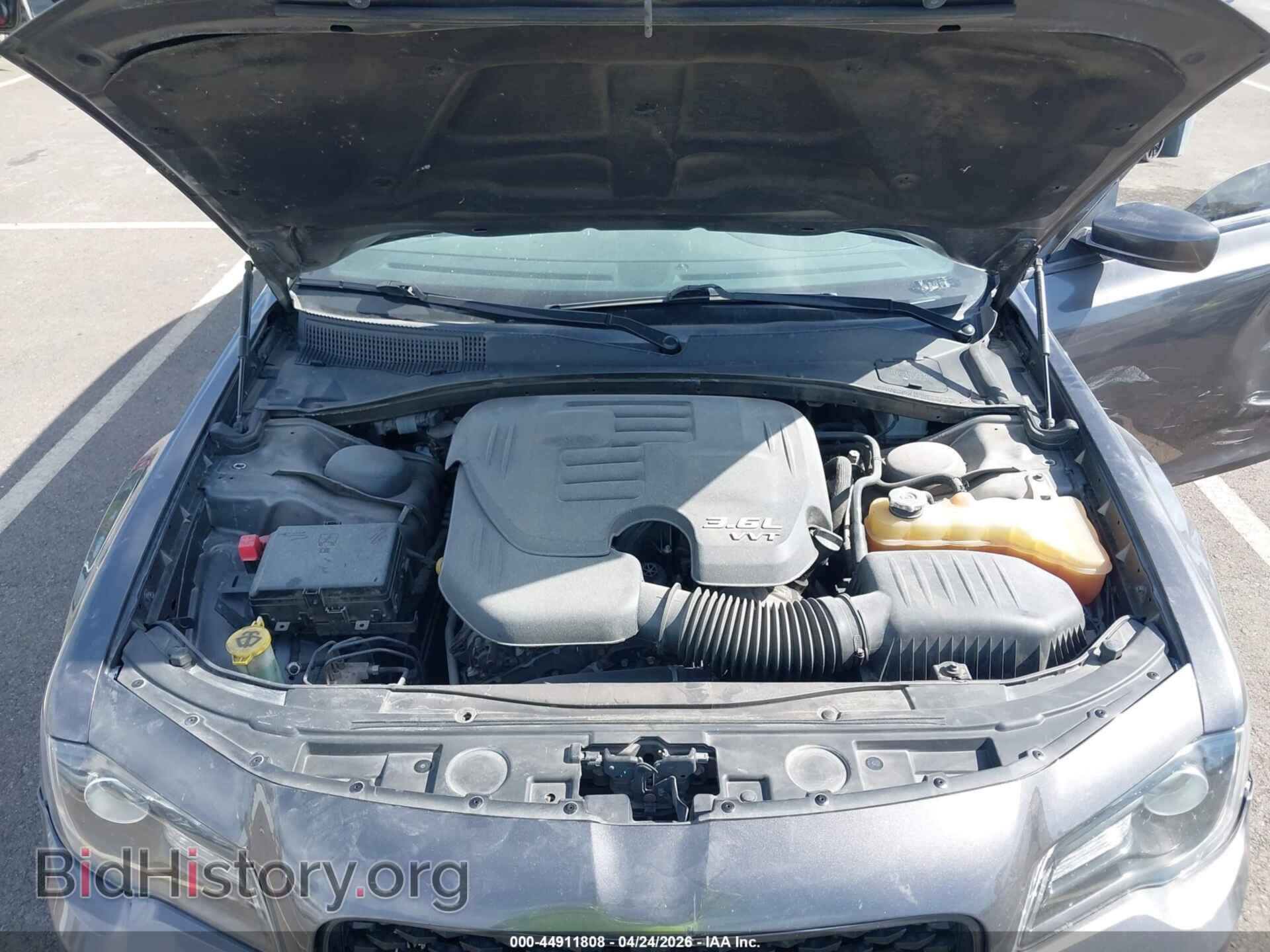 2019 CHRYSLER 300 - VIN: 2C3CCABG3KH682847 - Фото 10