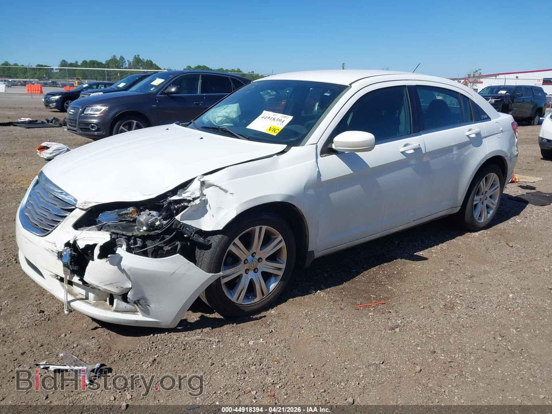 2013 CHRYSLER 200 - VIN: 1C3CCBAB0DN761785 - Фото 2