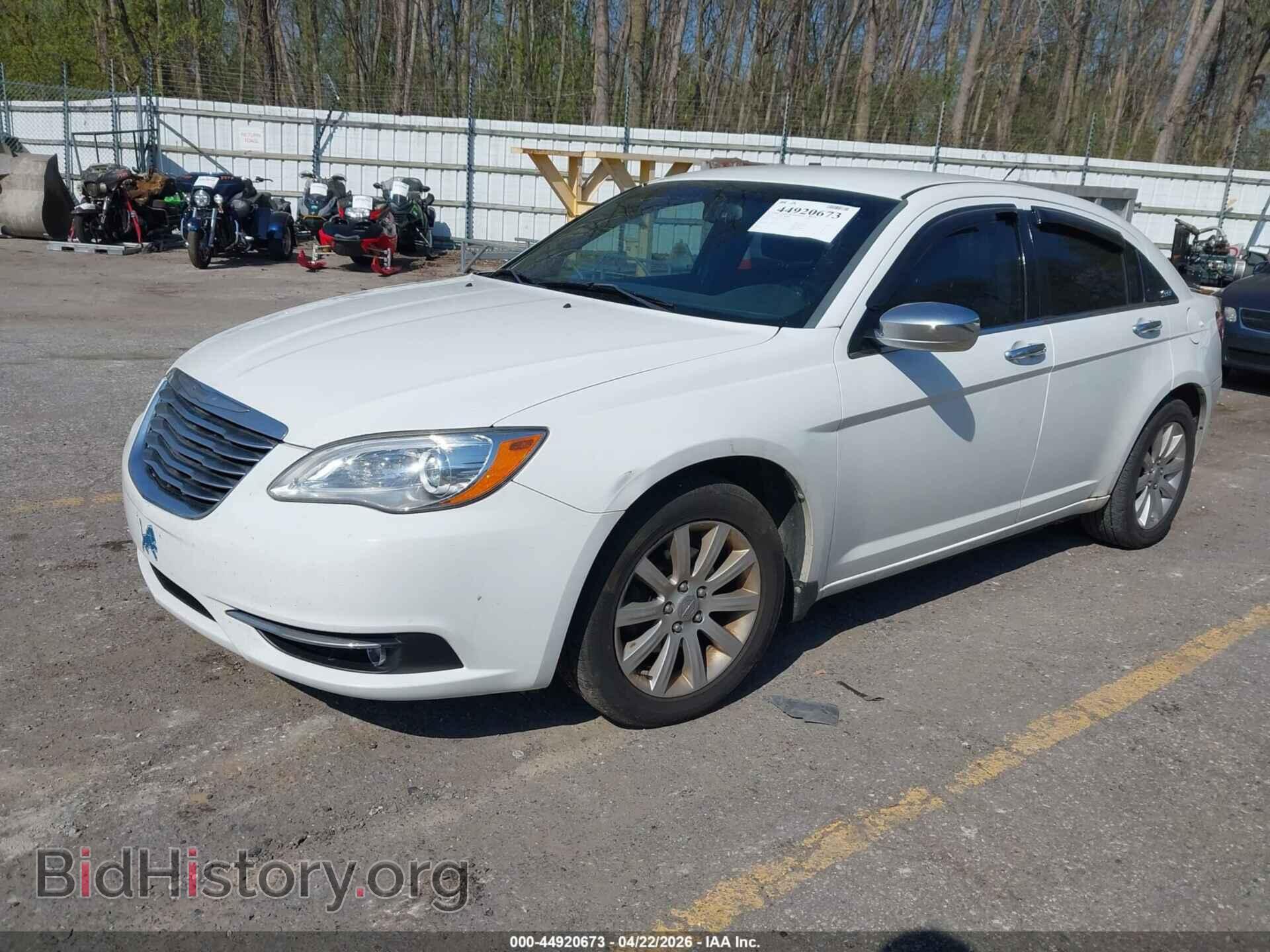 2013 CHRYSLER 200 - VIN: 1C3CCBCG4DN744044 - Фото 2