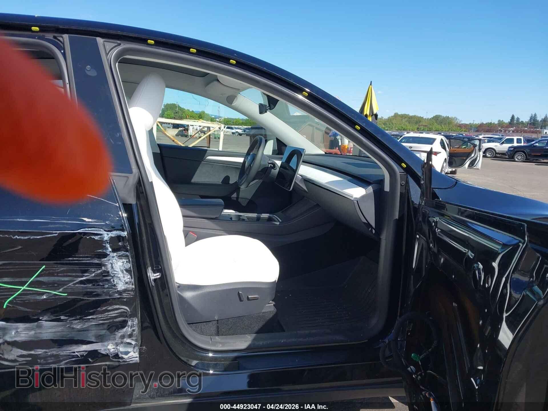 2024 TESLA MODEL Y - VIN: 7SAYGAEE9RF116260 - Фото 5