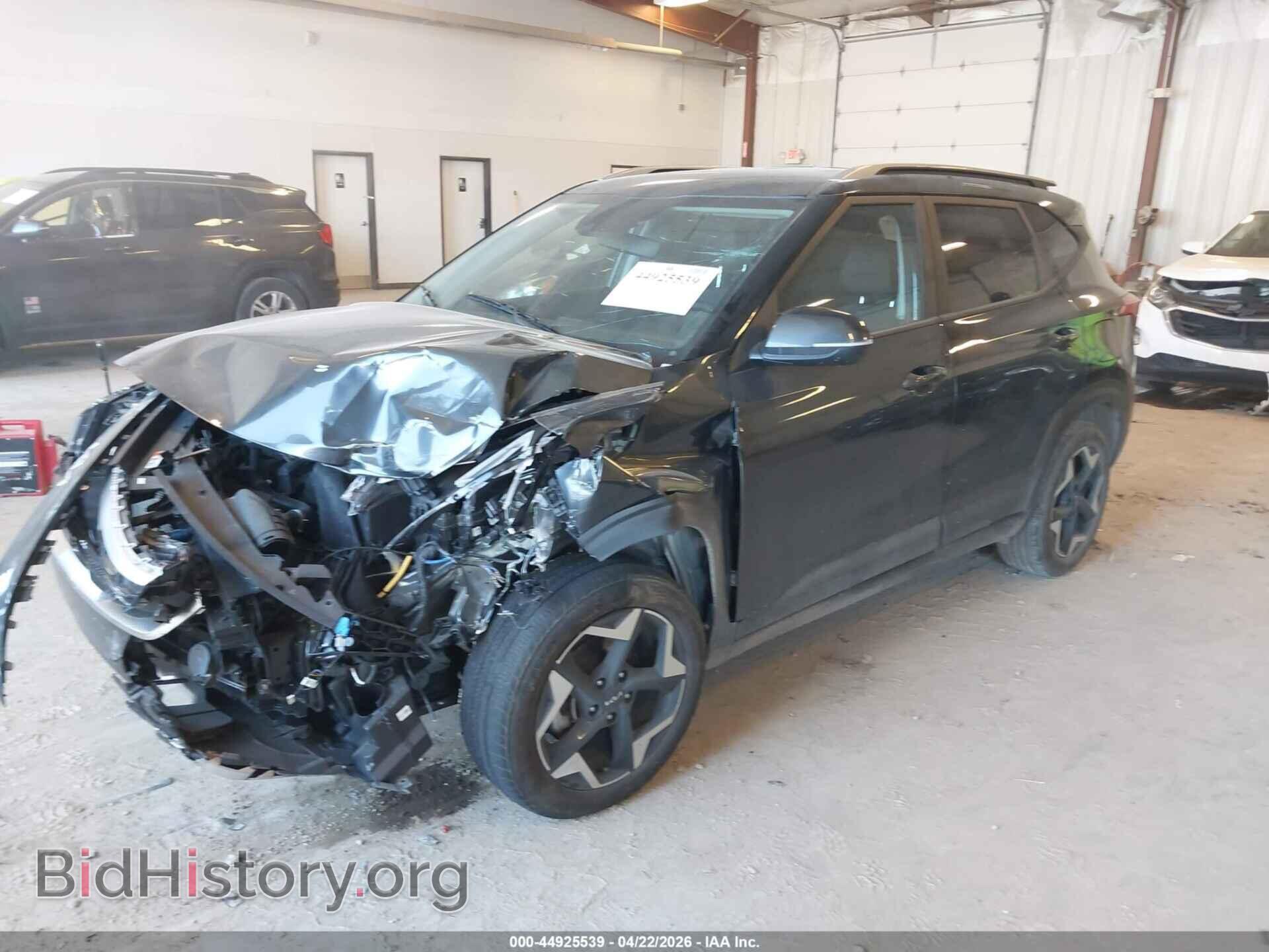 2025 KIA SELTOS - VIN: KNDEU2AA4S7749794 - Фото 2