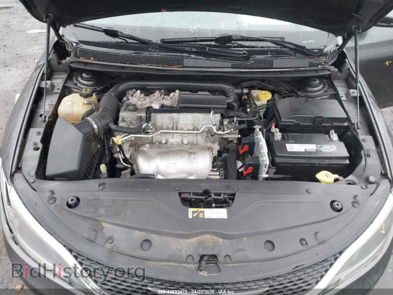 2015 Chrysler 200 (VIN 1C3CCCCB0FN501280) — photo 10 of 17