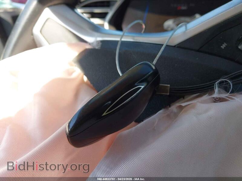 2013 Tesla MODEL S (VIN 5YJSA1CP6DFP21225) — фото 11 из 23