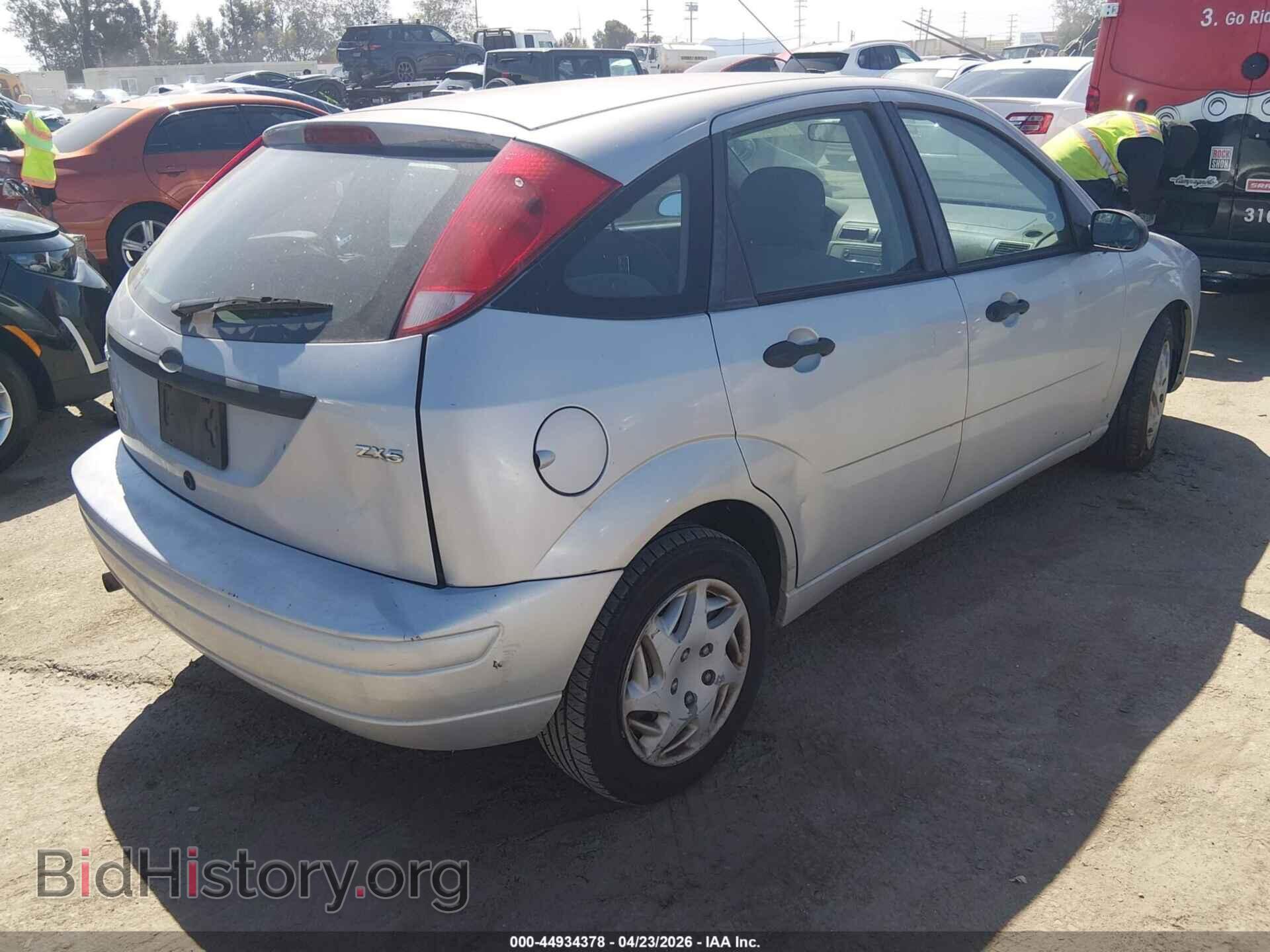 2005 FORD FOCUS - VIN: 3FAFP37N95R142854 - Фото 4