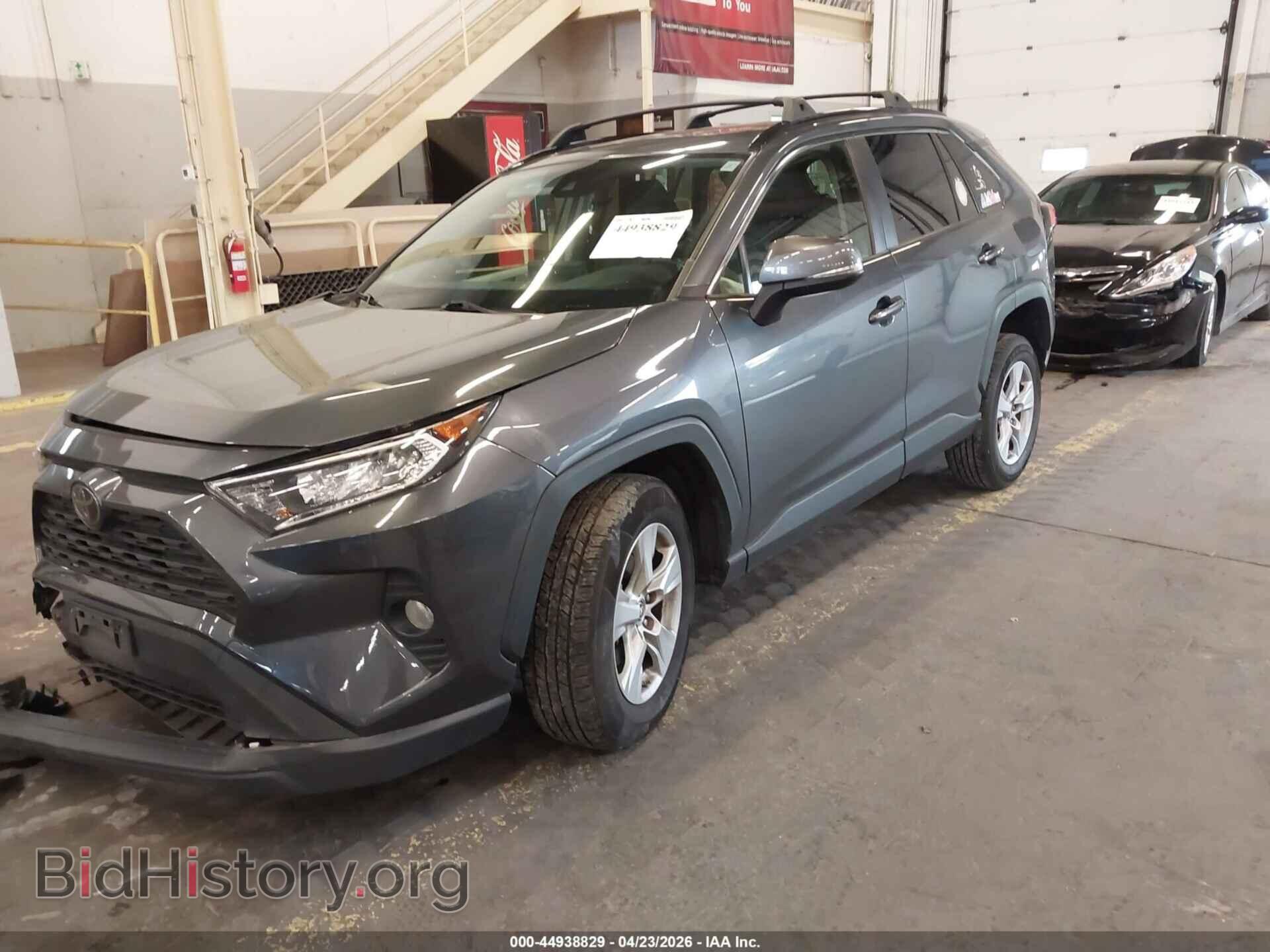2019 TOYOTA RAV4 - VIN: JTMP1RFV3KD523060 - Фото 2