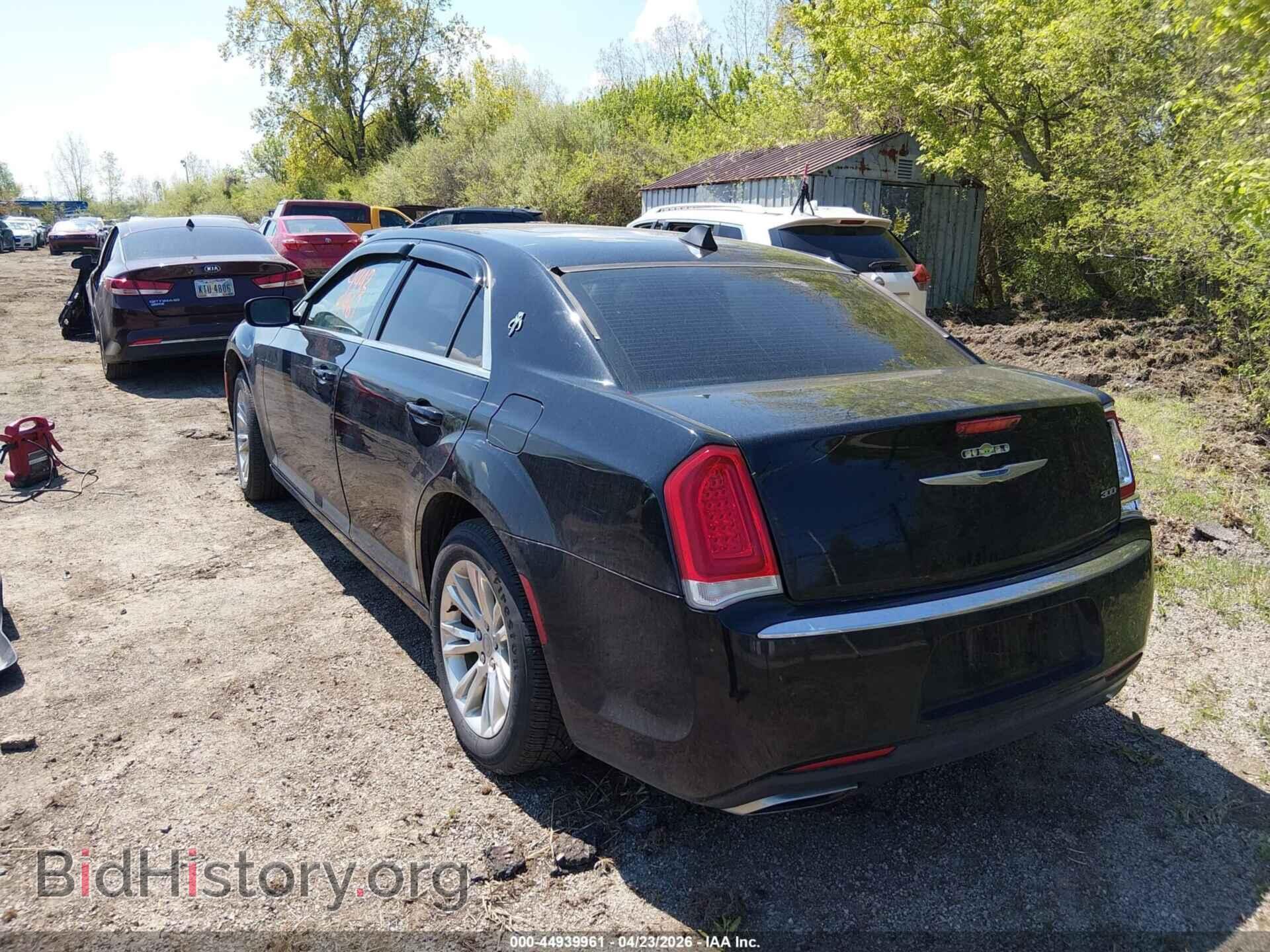 2017 CHRYSLER 300 - VIN: 2C3CCAAG1HH661974 - Фото 3