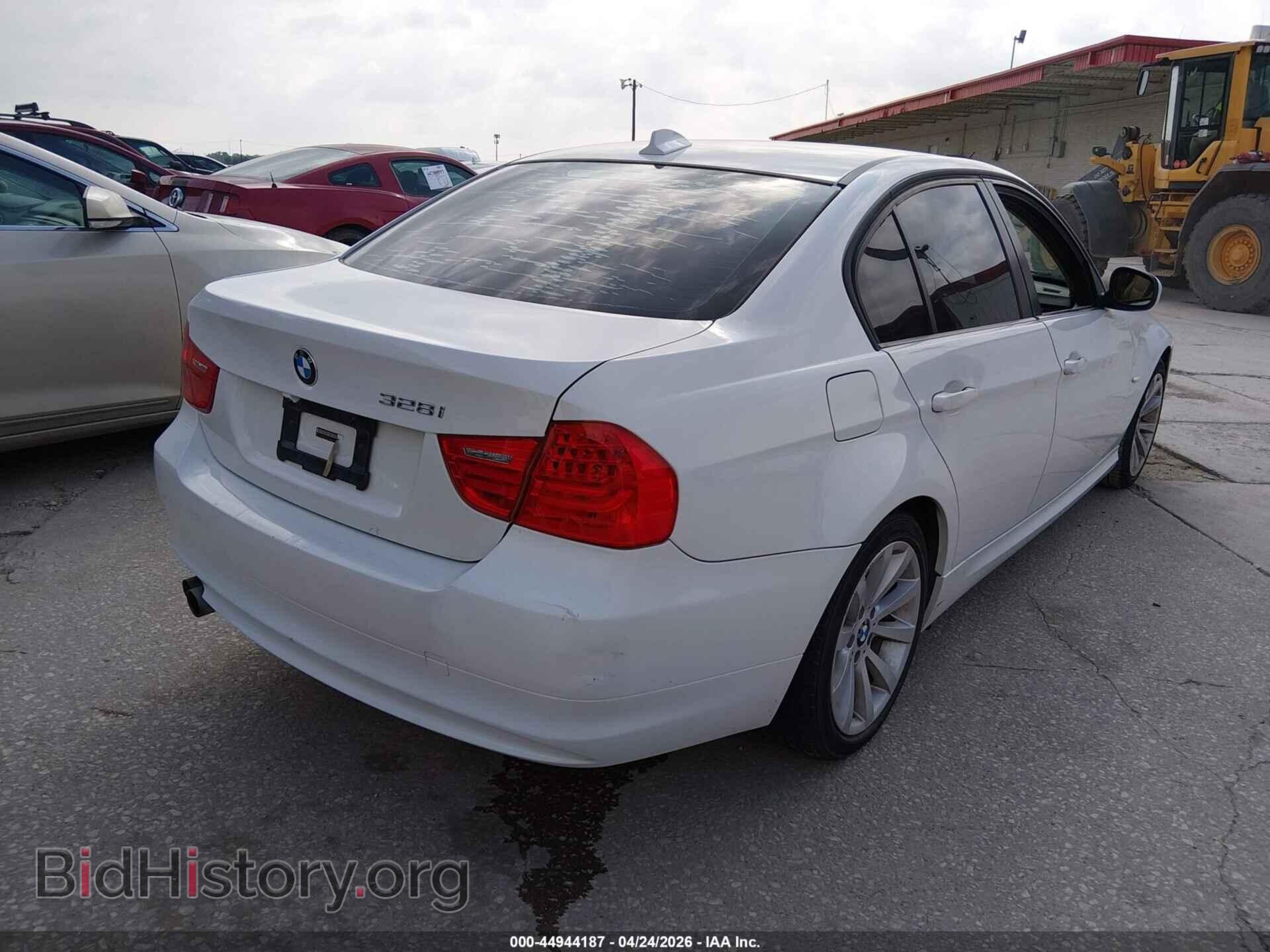 2011 BMW 328I - VIN: WBAPH5C54BA444553 - Фото 4