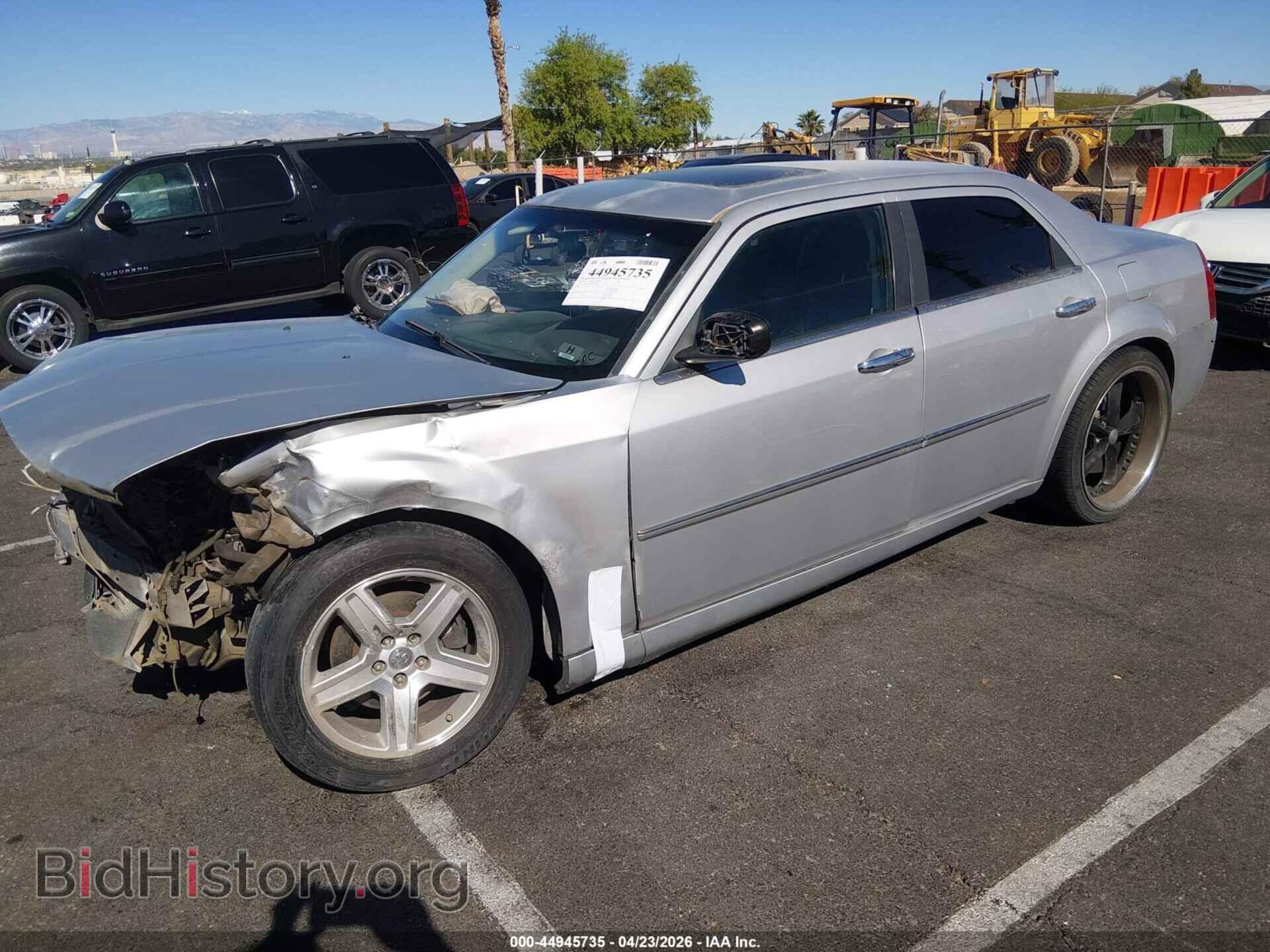 2009 CHRYSLER 300 - VIN: 2C3KA53V09H621861 - Фото 2
