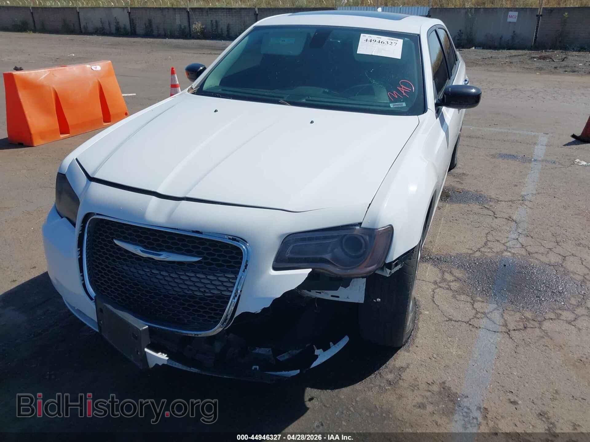 2016 CHRYSLER 300C - VIN: 2C3CCAKG5GH192319 - Фото 2
