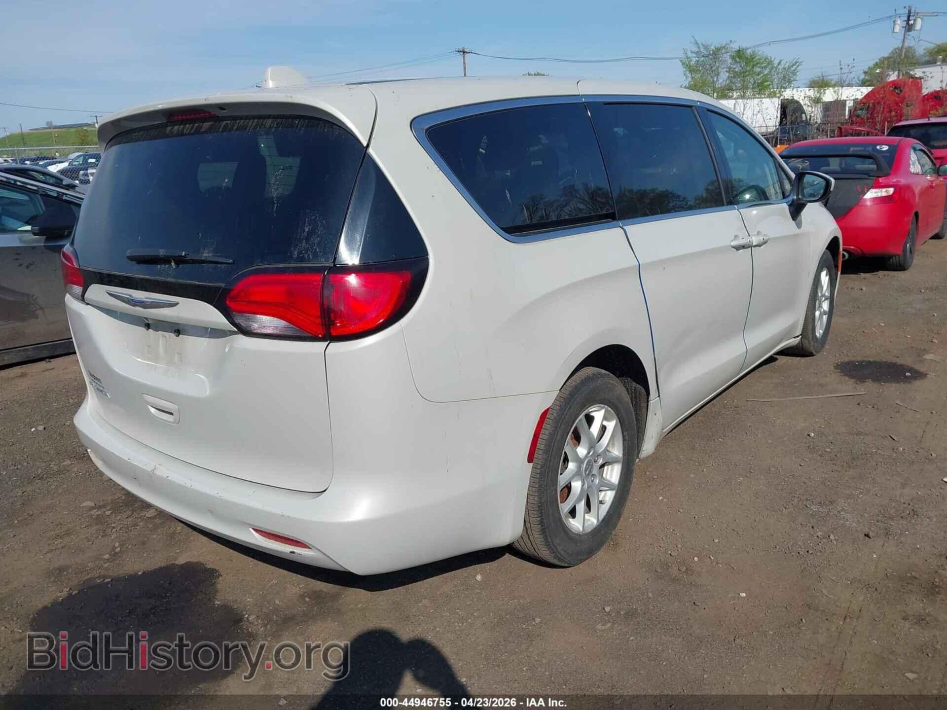 2017 CHRYSLER PACIFICA - VIN: 2C4RC1DGXHR621372 - Фото 4