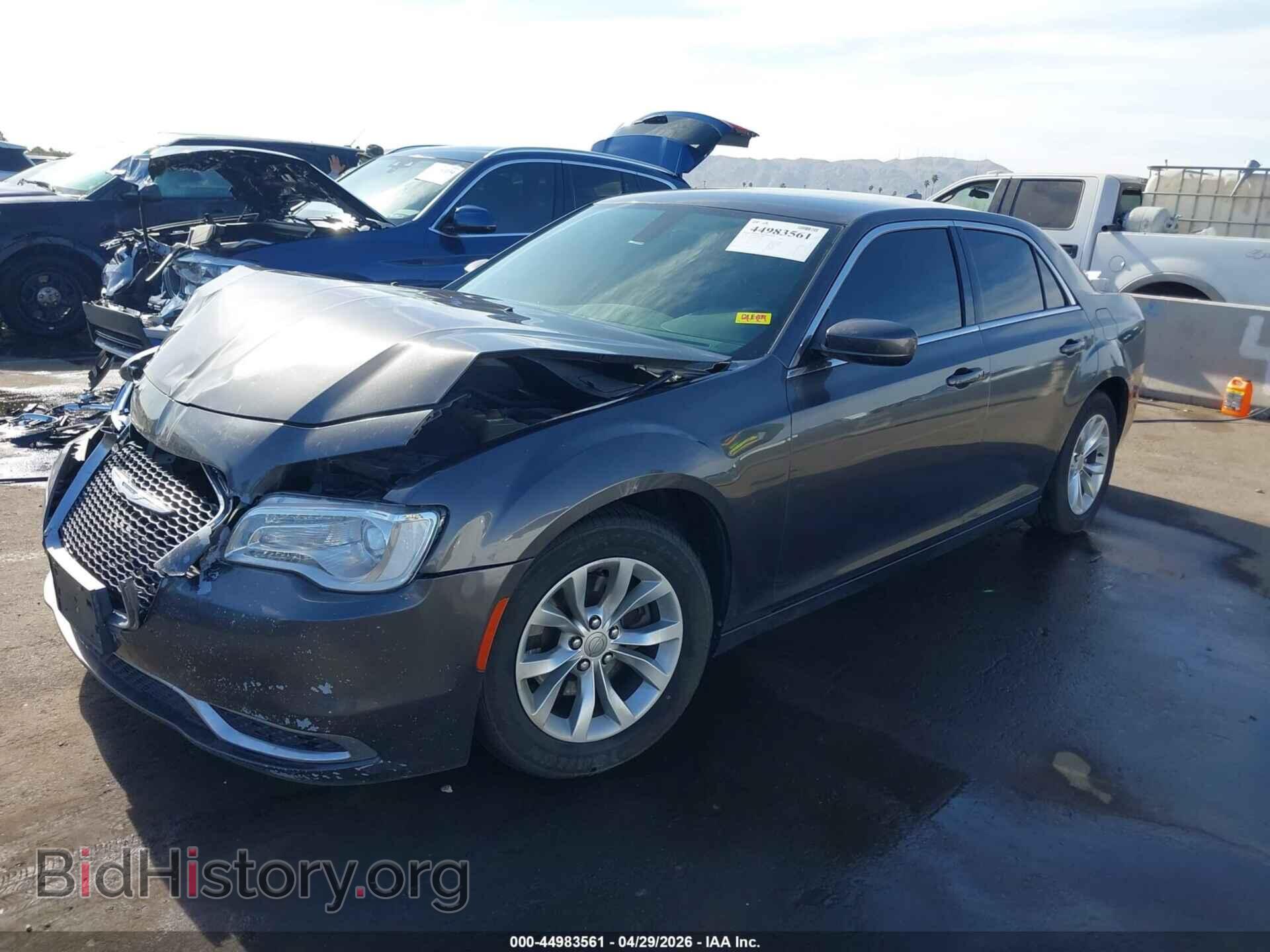 2015 CHRYSLER 300 - VIN: 2C3CCAAGXFH801940 - Фото 2