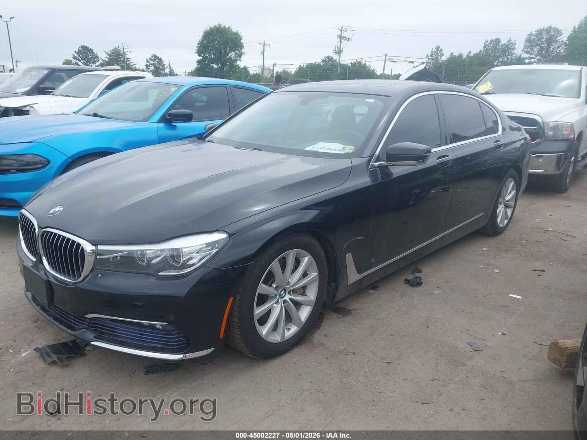 2017 BMW 740I - VIN: WBA7E2C58HG739815 - Фото 2