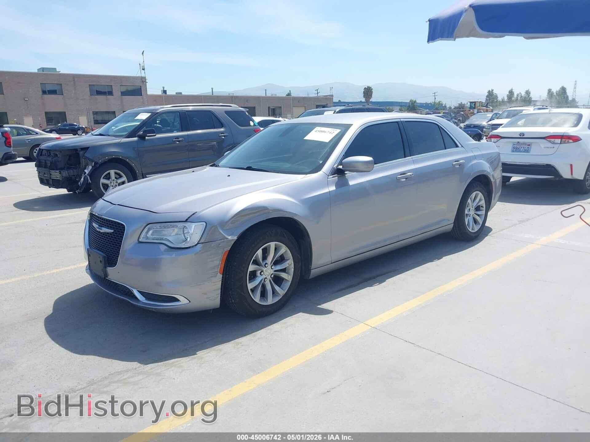 2015 CHRYSLER 300 - VIN: 2C3CCAAG2FH838061 - Фото 2