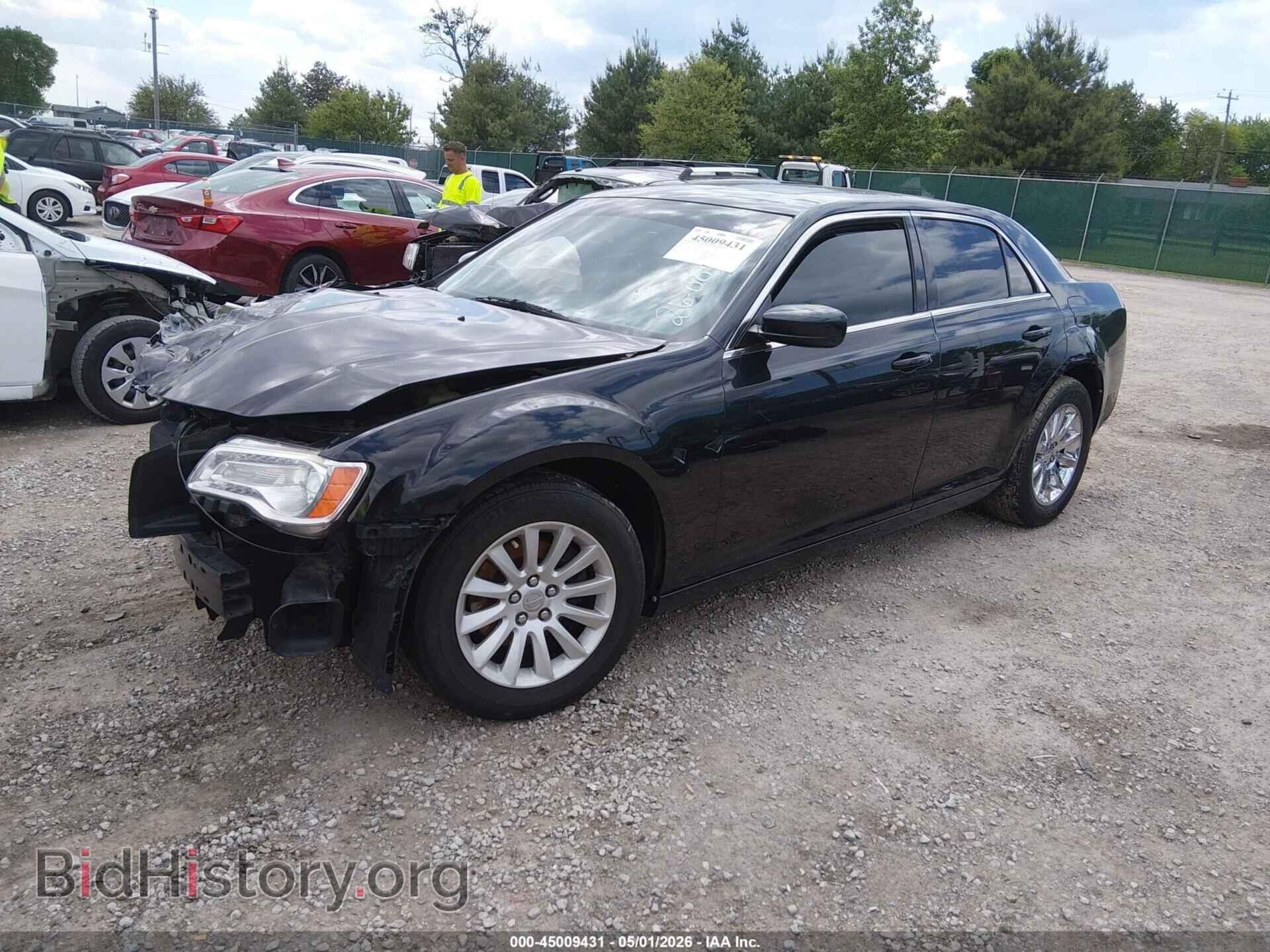 2014 CHRYSLER 300 - VIN: 2C3CCAAG1EH166752 - Фото 2
