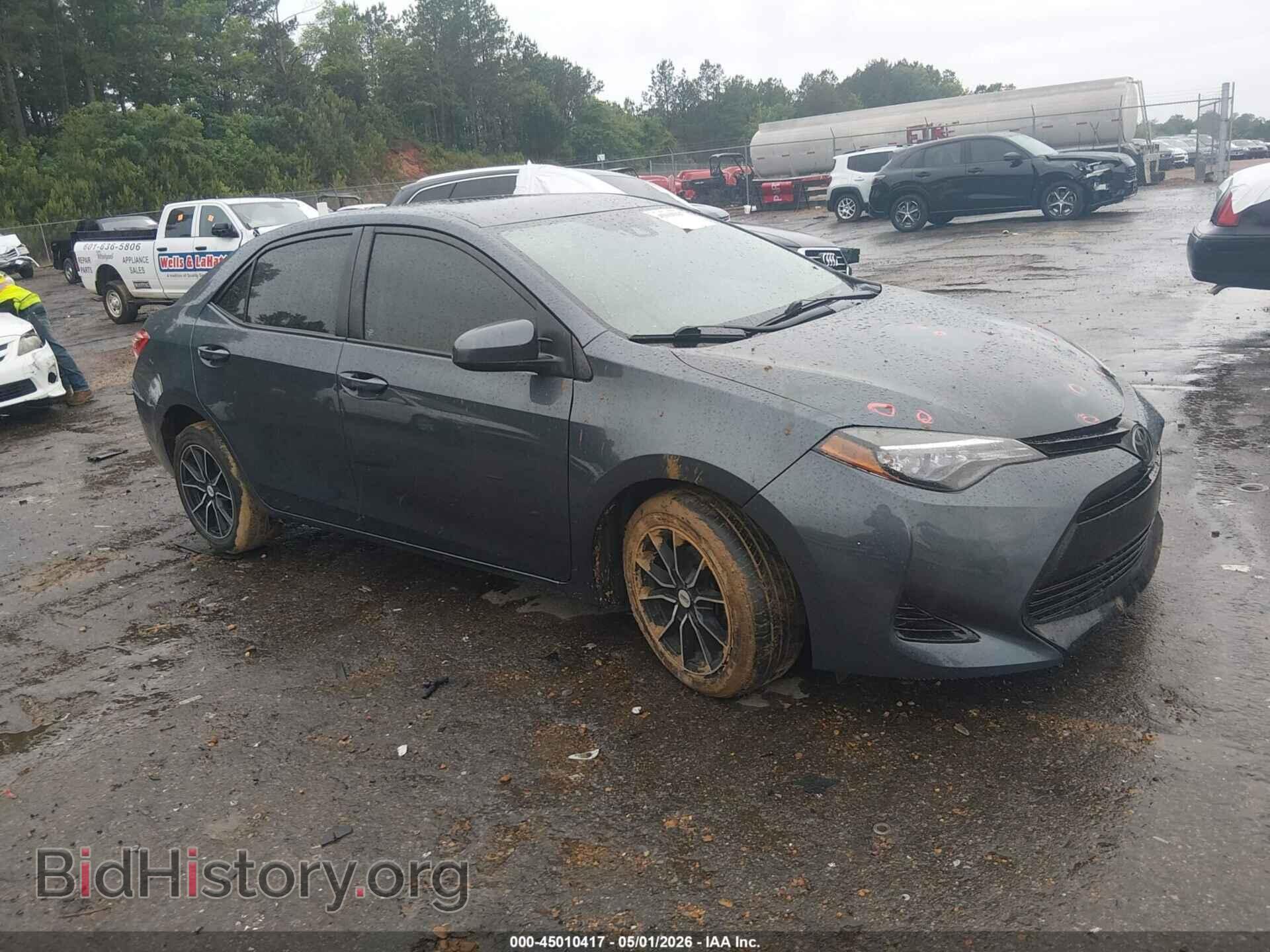 Photo 5YFBURHE8JP744048 - TOYOTA COROLLA 2018