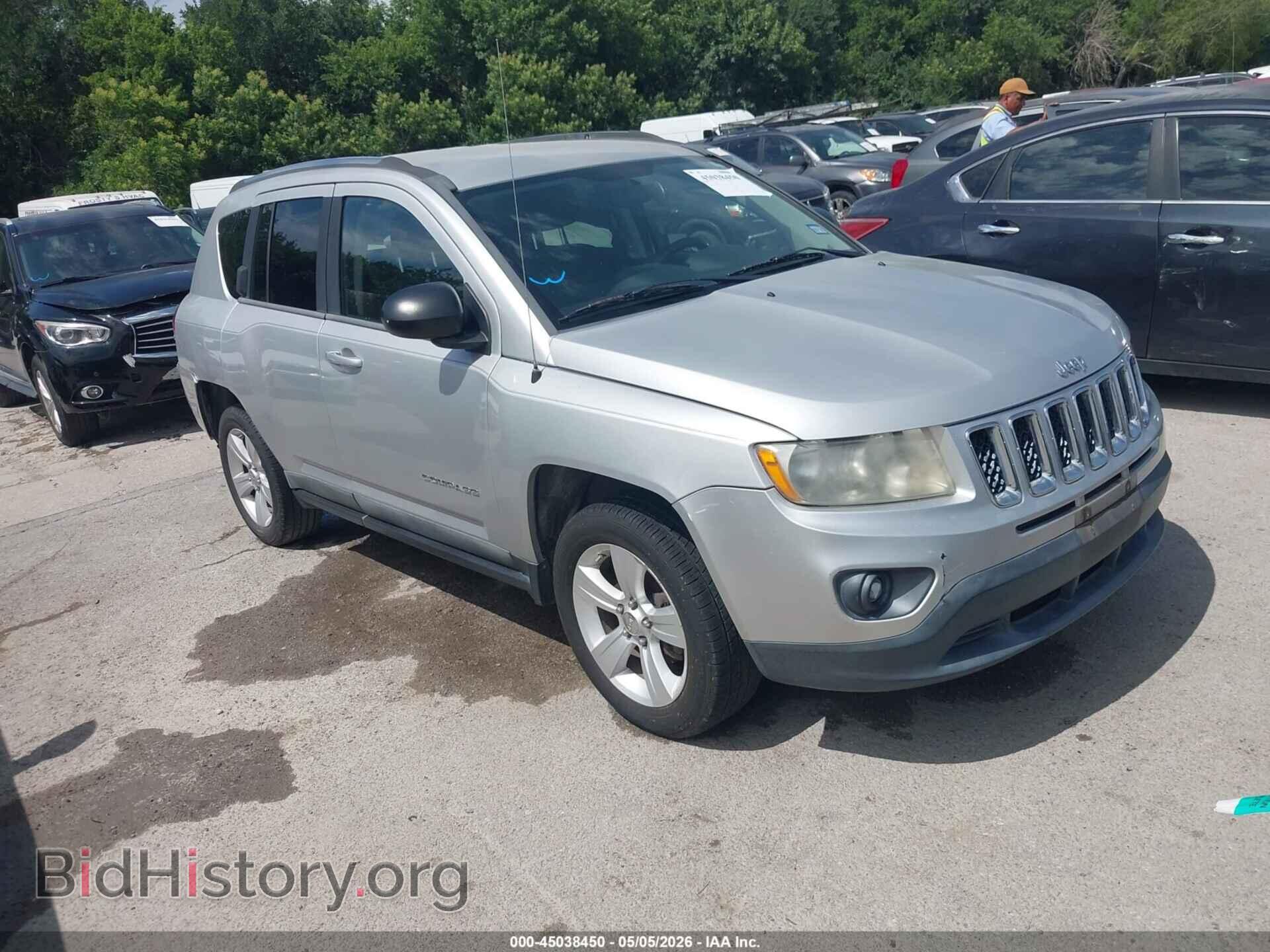 Photo 1J4NT1FB0BD146724 - JEEP COMPASS 2011