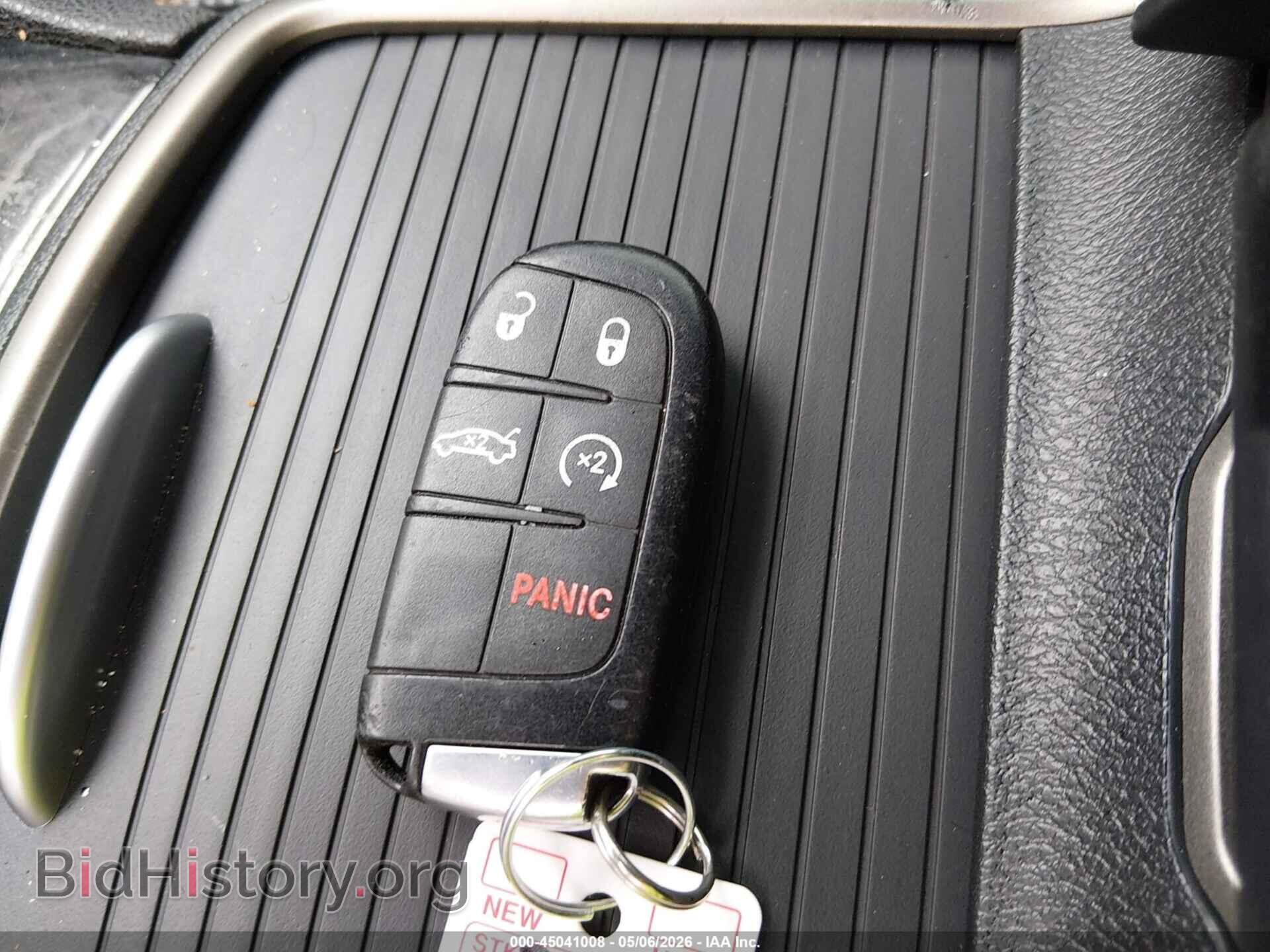 2017 CHRYSLER 300 - VIN: 2C3CCABG0HH653380 - Фото 11
