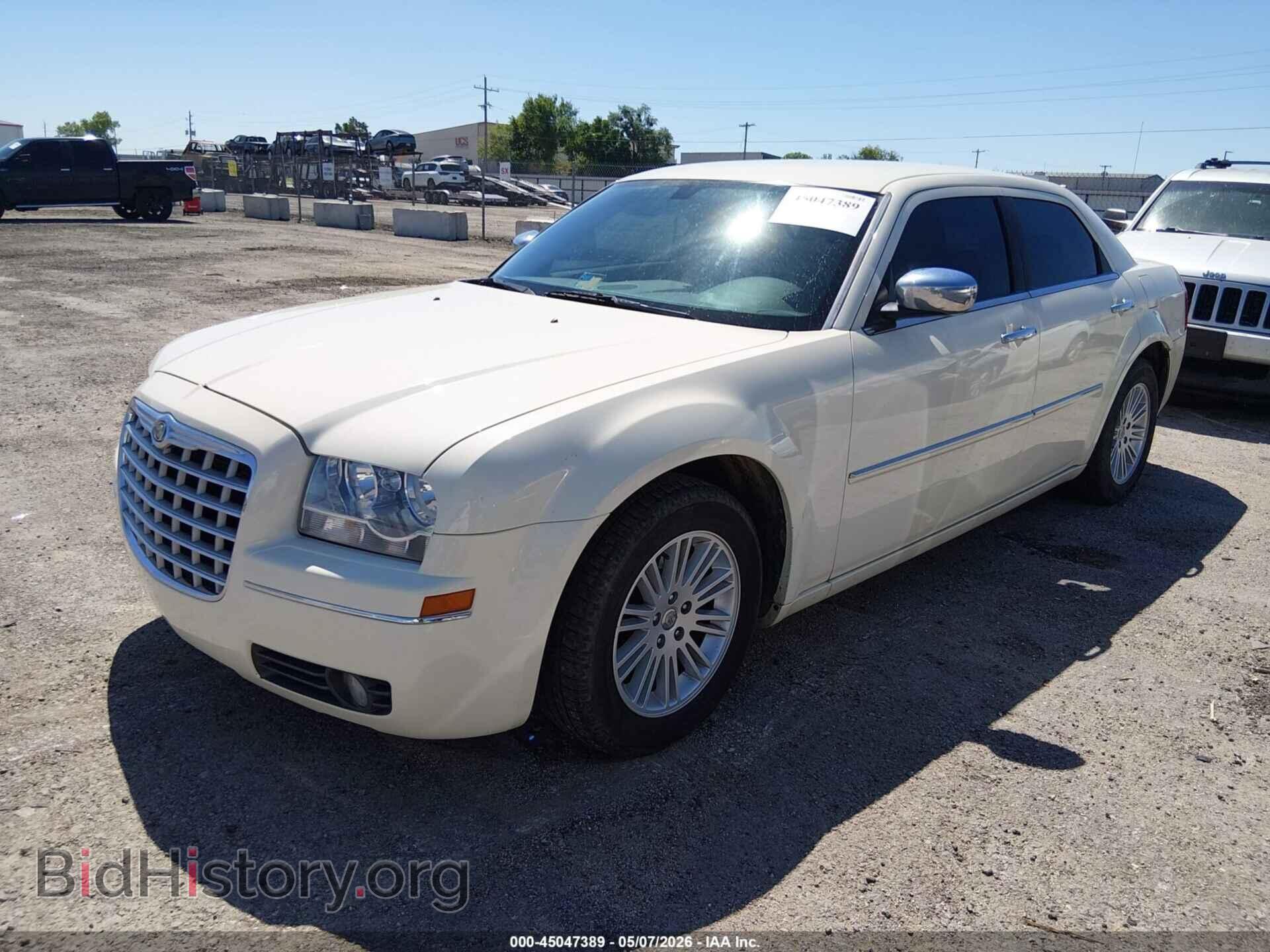 2010 CHRYSLER 300 - VIN: 2C3CA4CD4AH198924 - Фото 2