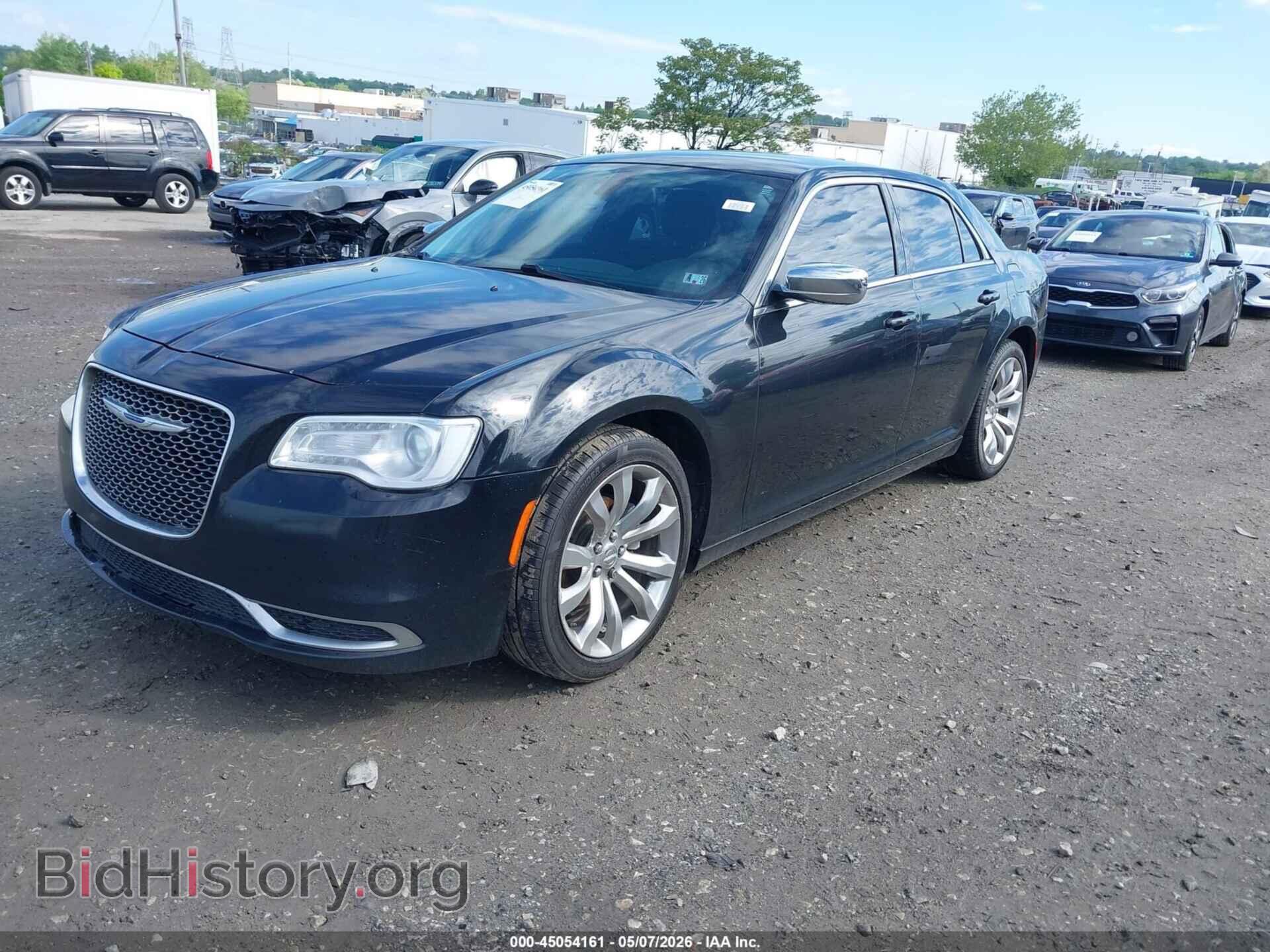 2019 CHRYSLER 300 - VIN: 2C3CCAAG1KH501164 - Фото 2