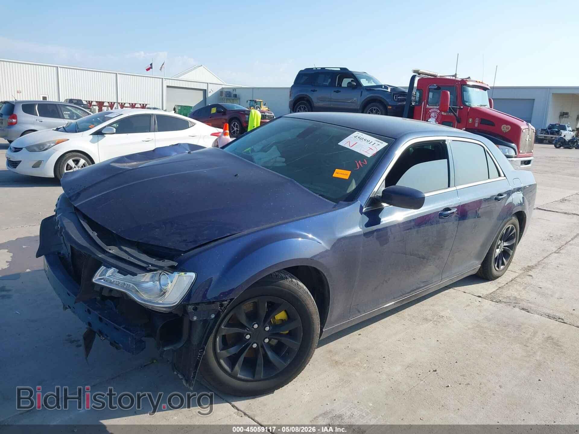 2015 CHRYSLER 300 - VIN: 2C3CCAAG2FH921957 - Фото 2