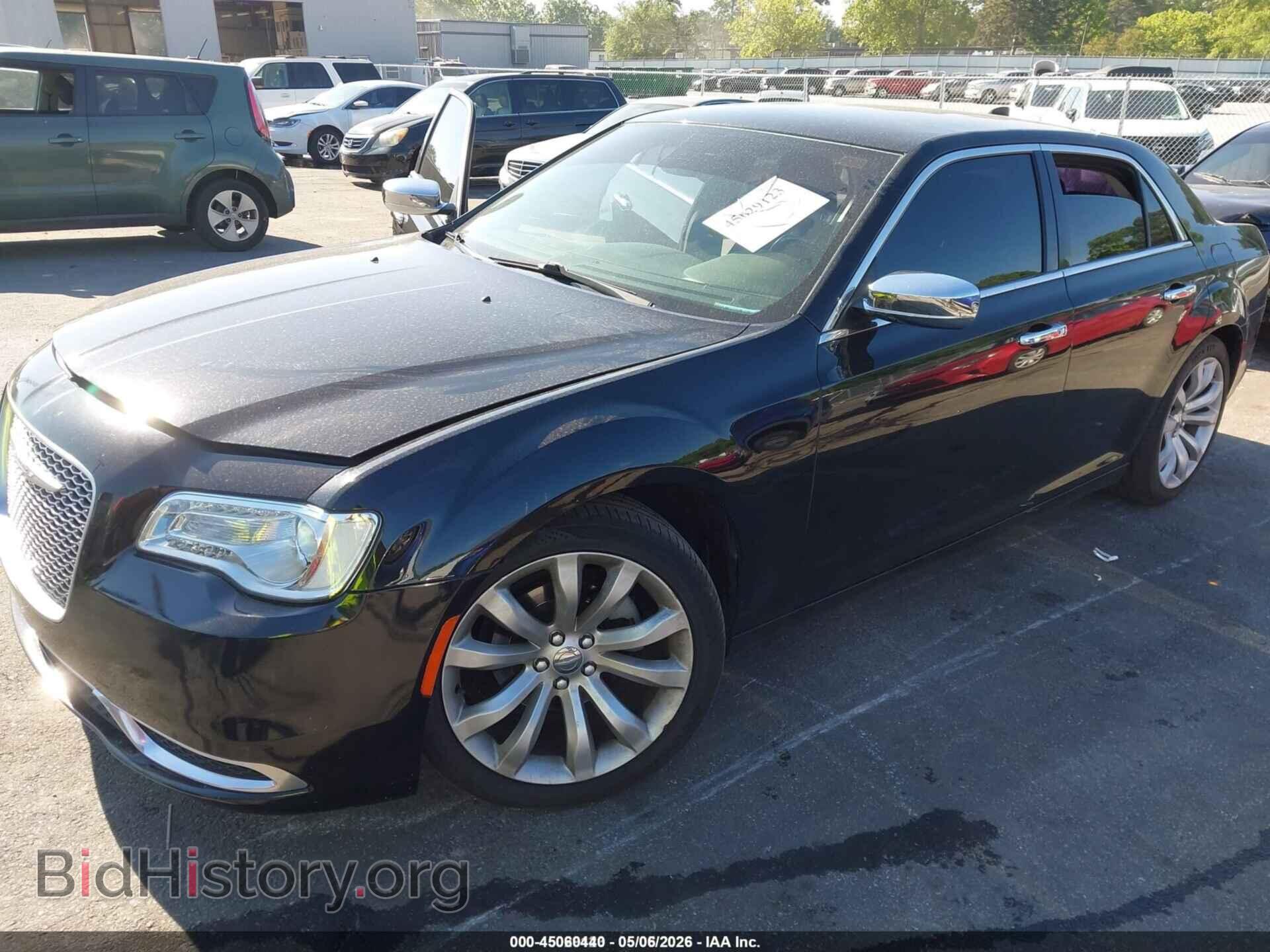 2019 CHRYSLER 300 - VIN: 2C3CCAAG5KH500972 - Фото 2