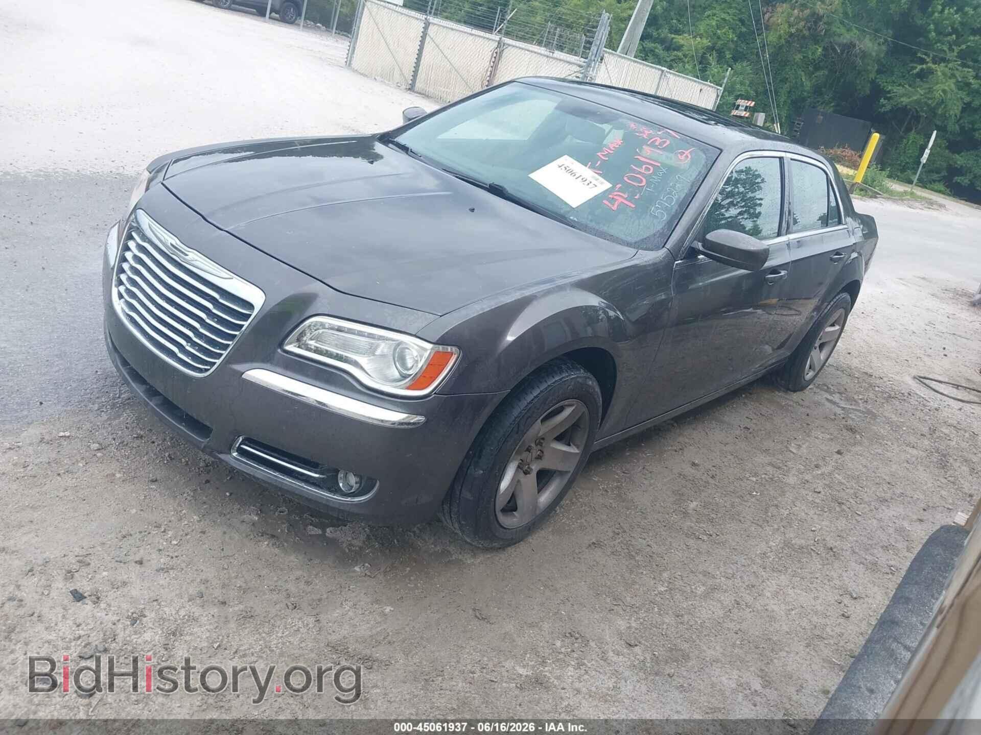 2013 CHRYSLER 300 - VIN: 2C3CCARG0DH575229 - Фото 2