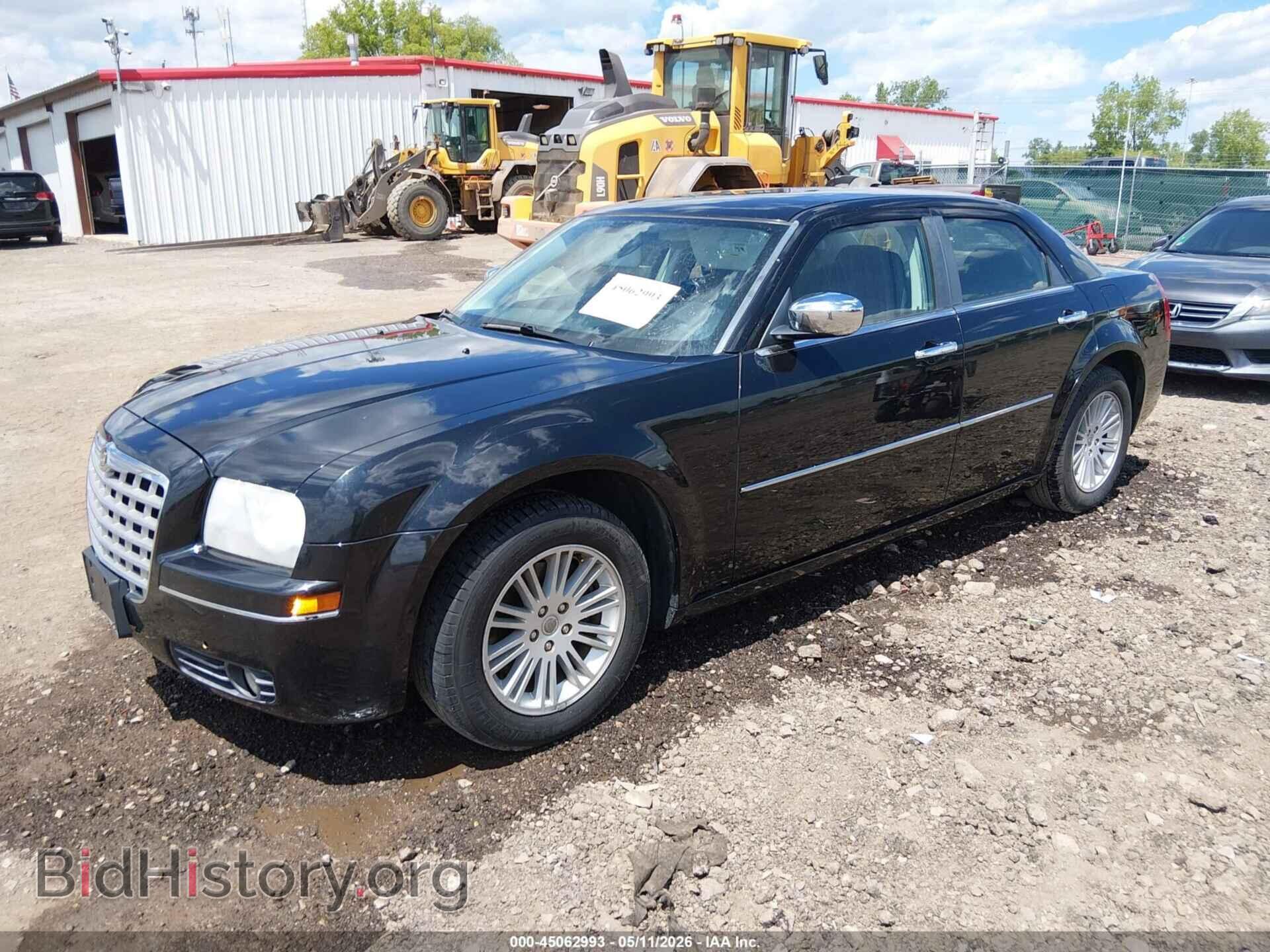 2010 CHRYSLER 300 - VIN: 2C3CA4CD6AH133802 - Фото 2