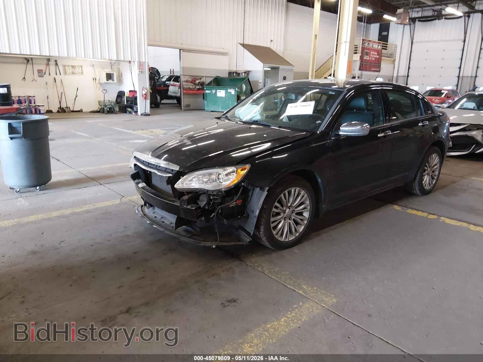 2011 CHRYSLER 200 - VIN: 1C3BC2FG9BN516707 - Фото 2