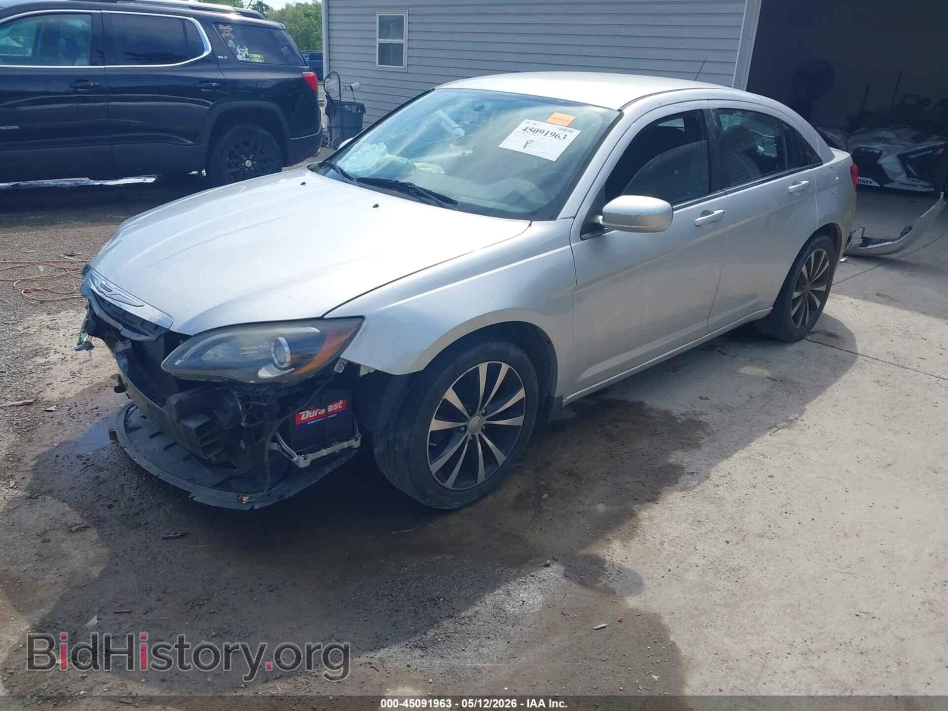 2012 CHRYSLER 200 - VIN: 1C3CCBBG4CN250282 - Фото 2
