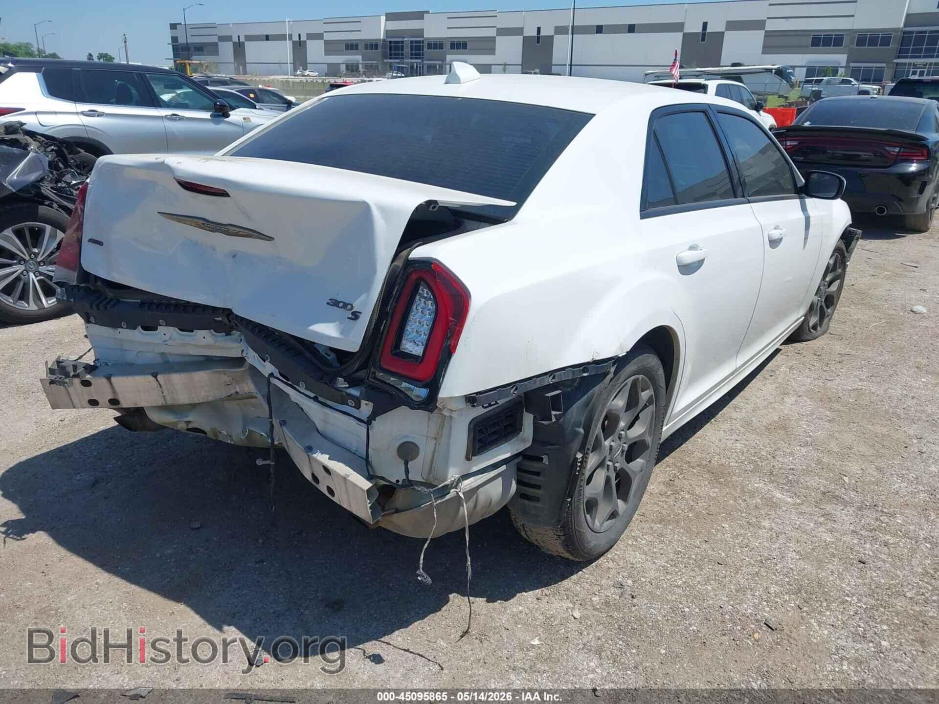 2016 CHRYSLER 300 - VIN: 2C3CCAGG3GH262179 - Фото 4