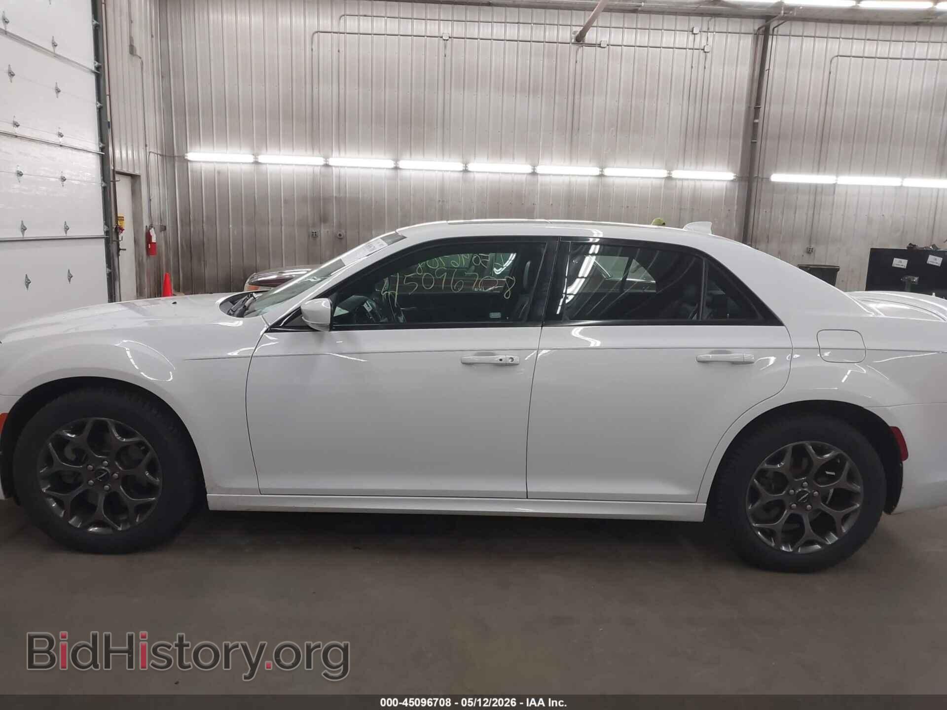 2018 CHRYSLER 300 - VIN: 2C3CCAGG3JH141675 - Фото 15