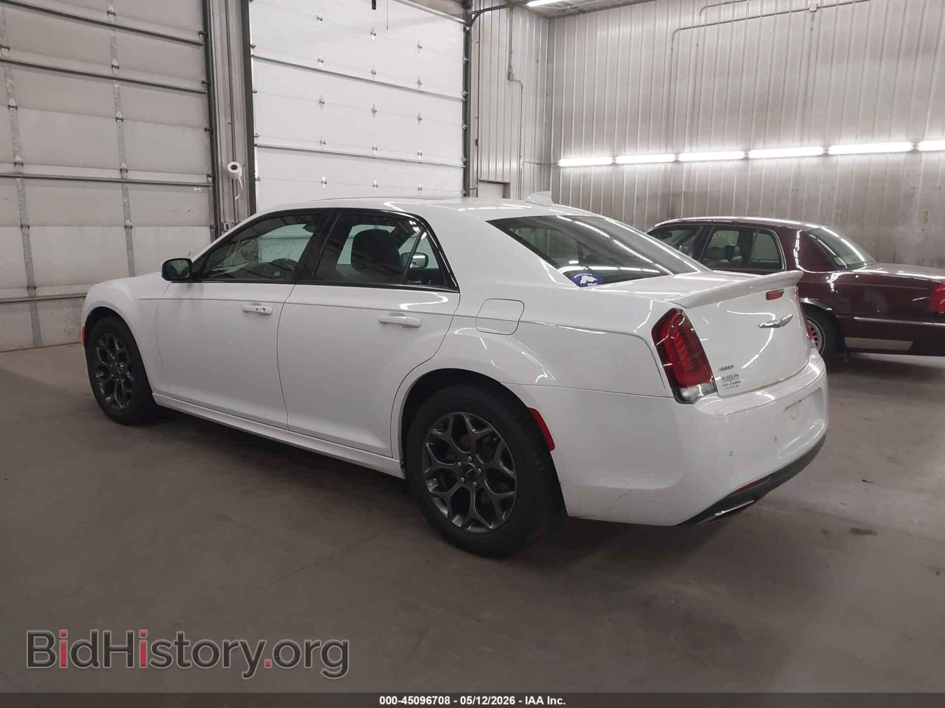 2018 CHRYSLER 300 - VIN: 2C3CCAGG3JH141675 - Фото 3