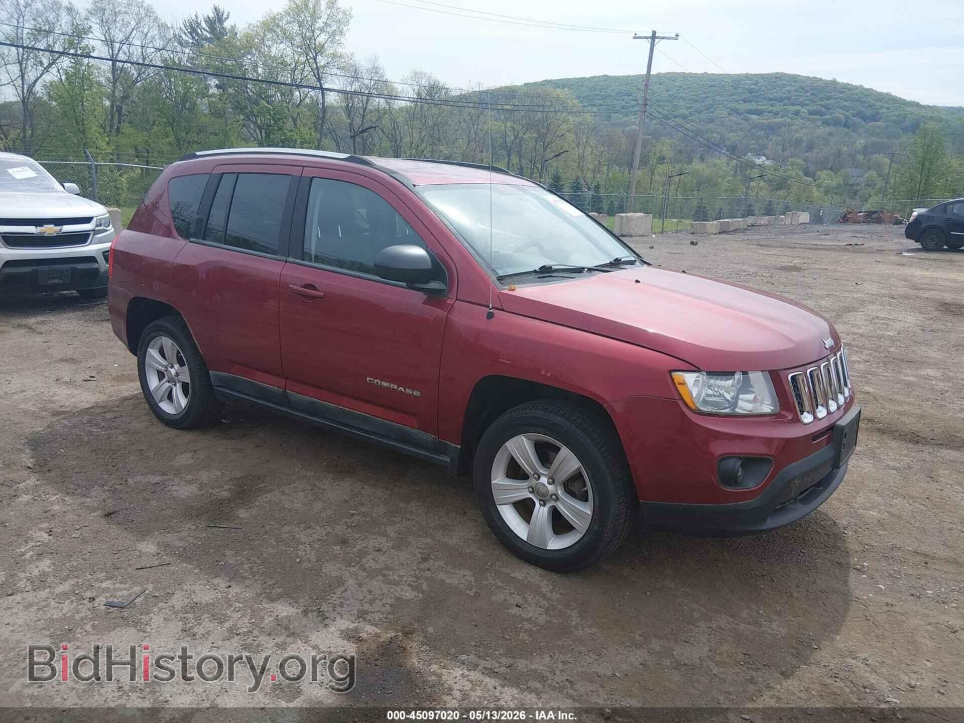 Photo 1J4NF1FB0BD164261 - JEEP COMPASS 2011