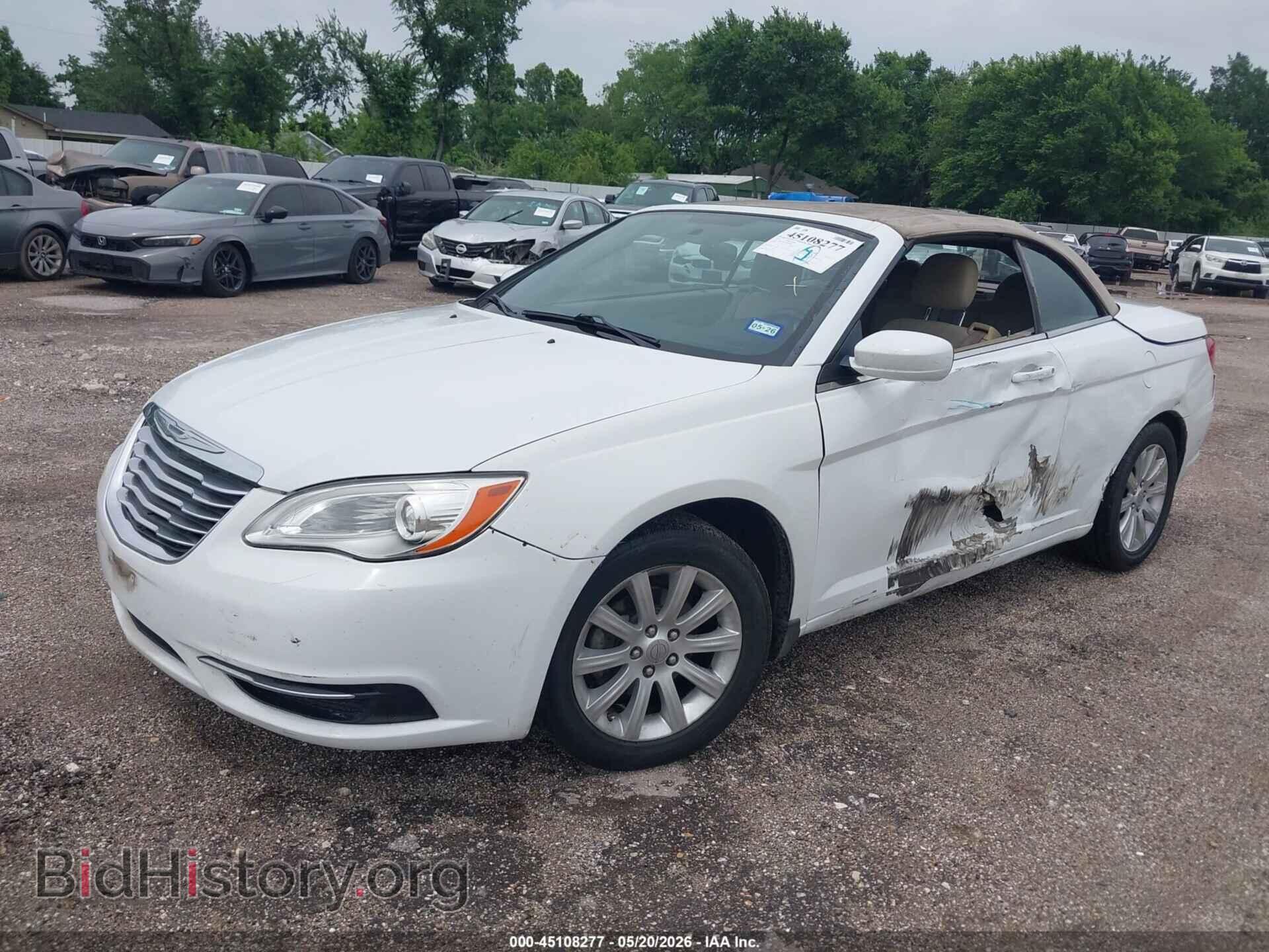2013 CHRYSLER 200 - VIN: 1C3BCBEB8DN511605 - Фото 2