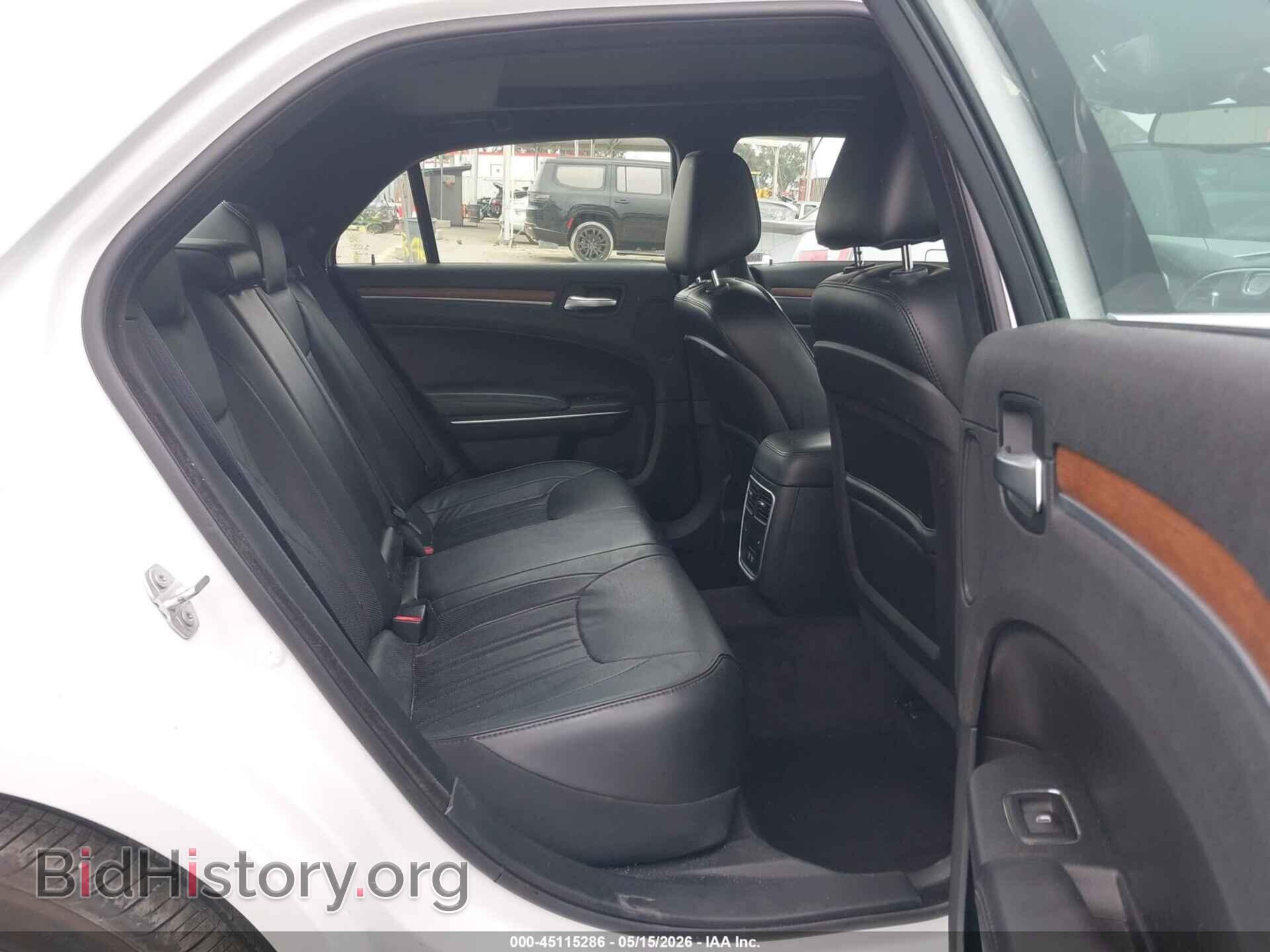 2017 CHRYSLER 300C - VIN: 2C3CCAPT5HH516232 - Фото 8